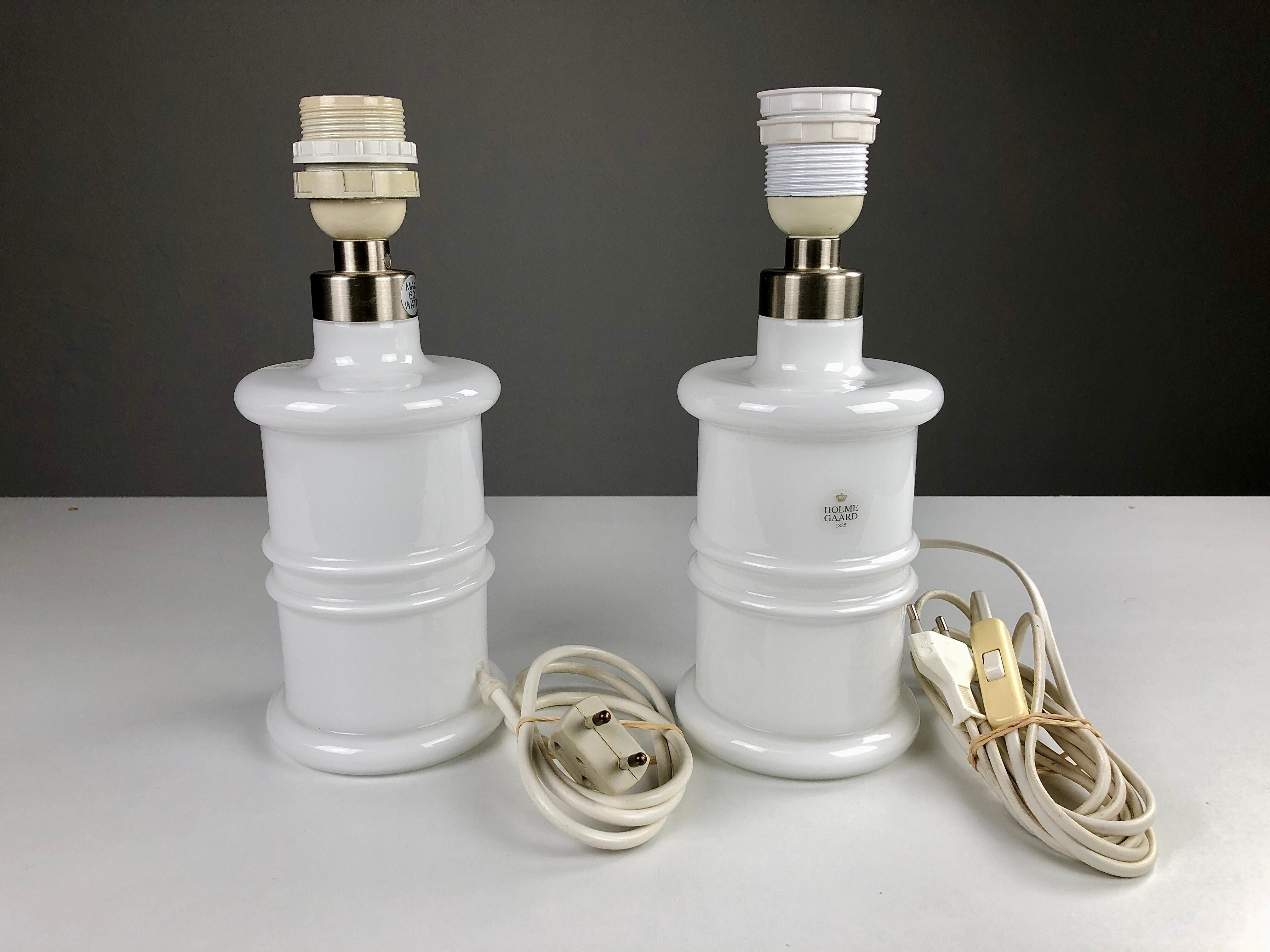 1980's Sidse Werner Danish handblown glass pharmacist table Lamps by Holmegaard

The adjustable table lamps in white opaline glass were designed in by Sidse Werner for Holmegaard Glass in 1981 and are in very good condition.

Height of the