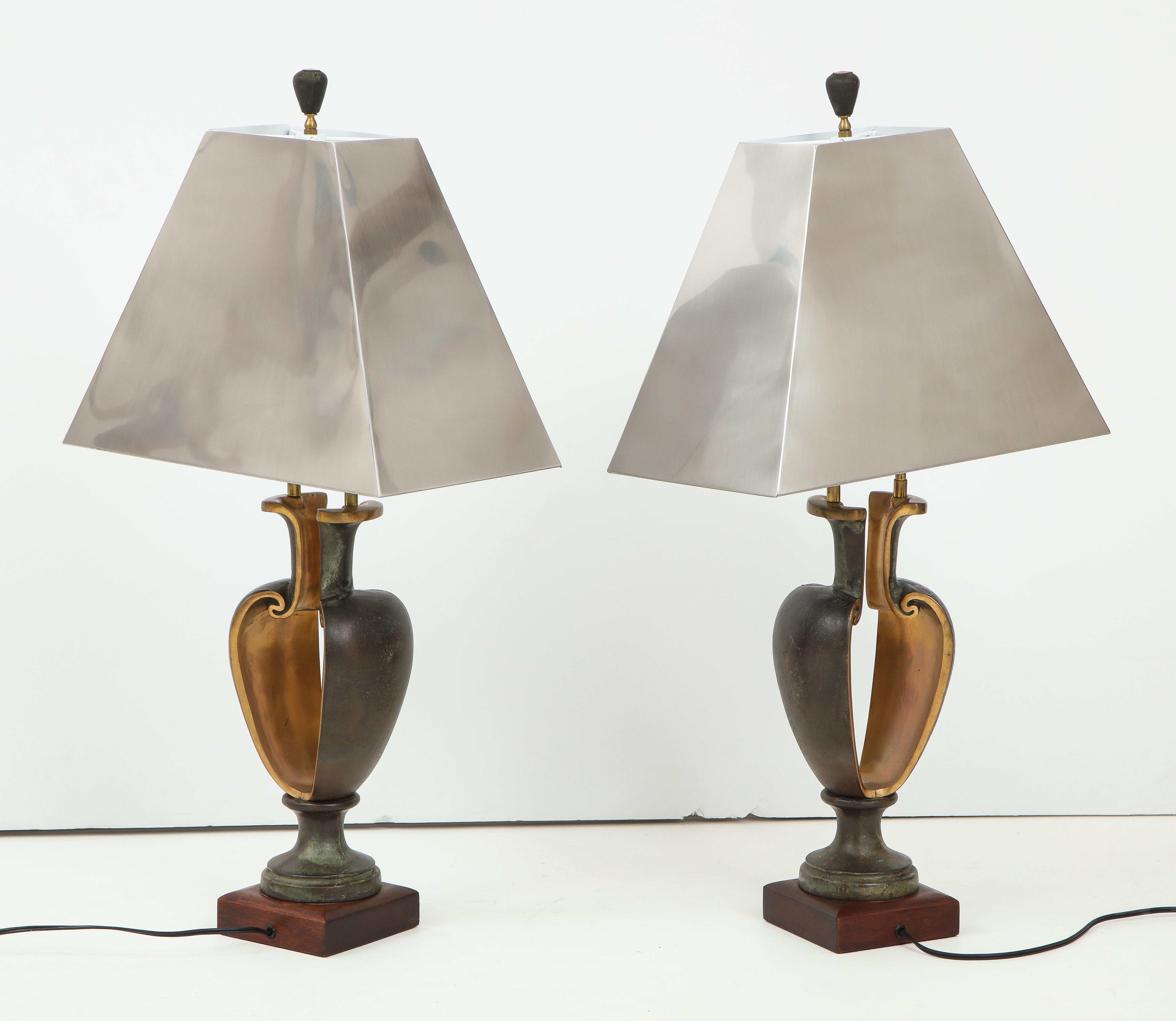 Laiton lampes de table en bronze brutalistes signées des années 1980 en vente