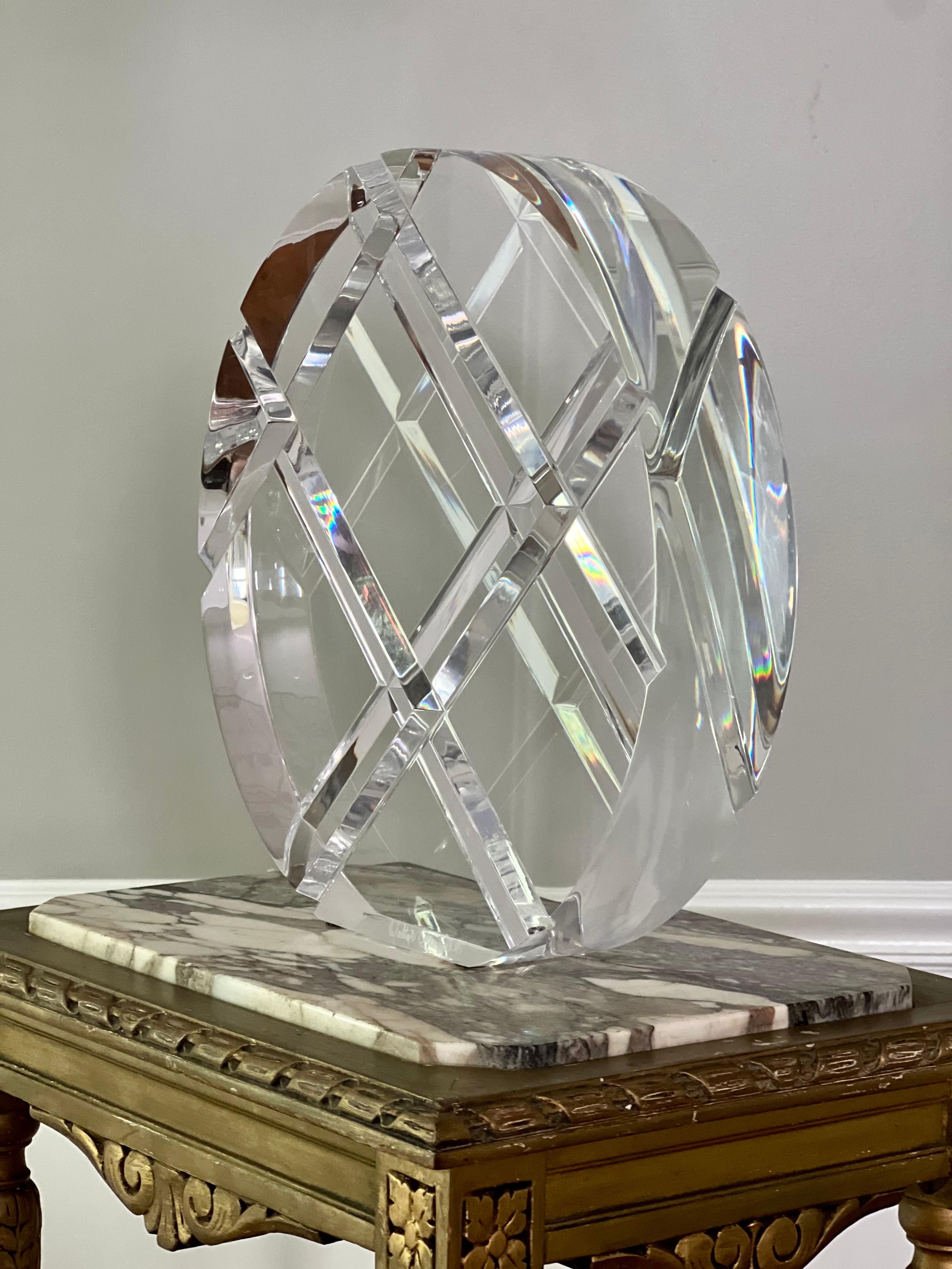 Scultura geometrica rotonda in lucite degli anni '80 firmata da Walter Prosper in vendita 4
