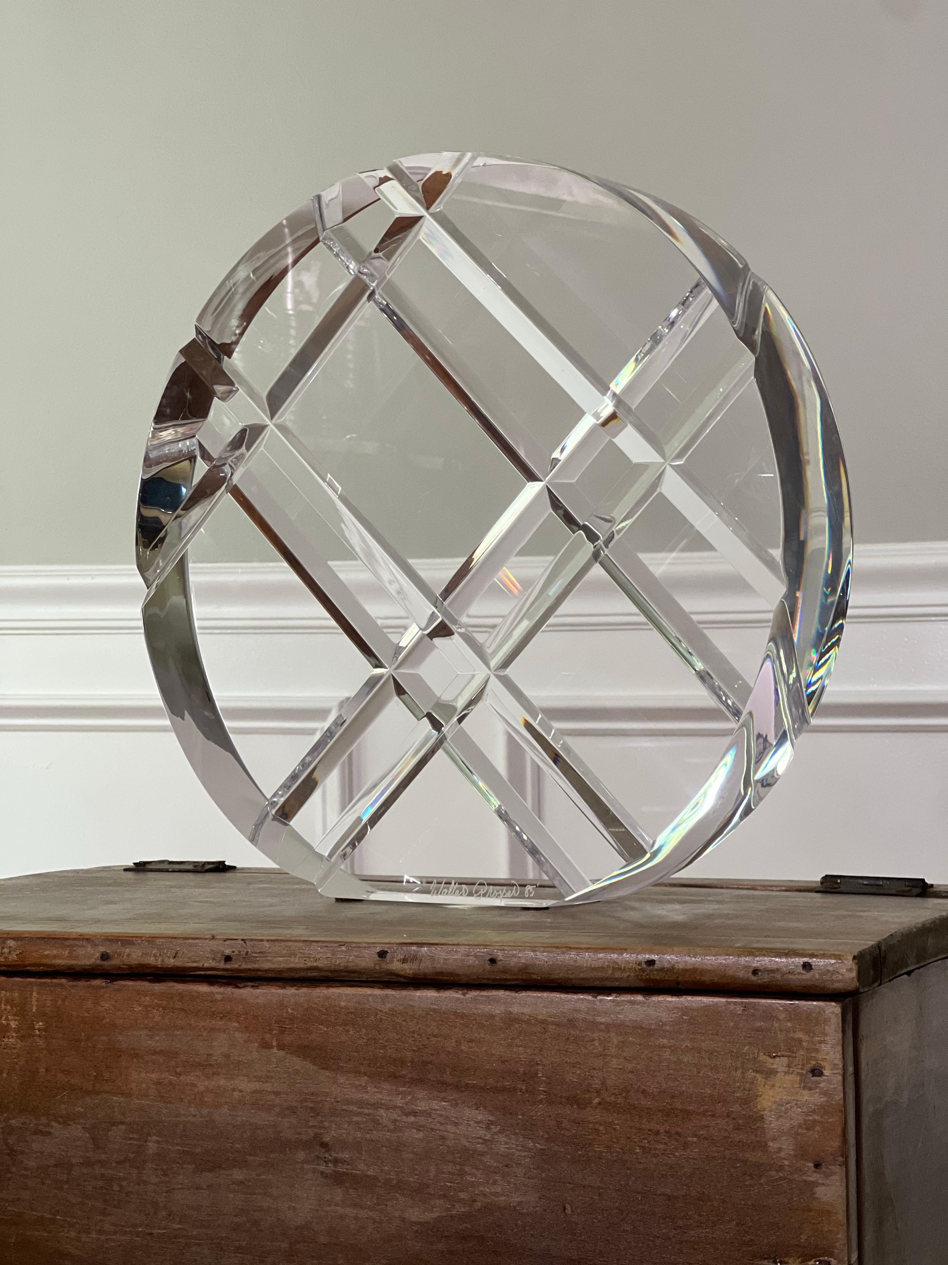 Scultura geometrica rotonda in lucite degli anni '80 firmata da Walter Prosper In condizioni buone in vendita a Doylestown, PA