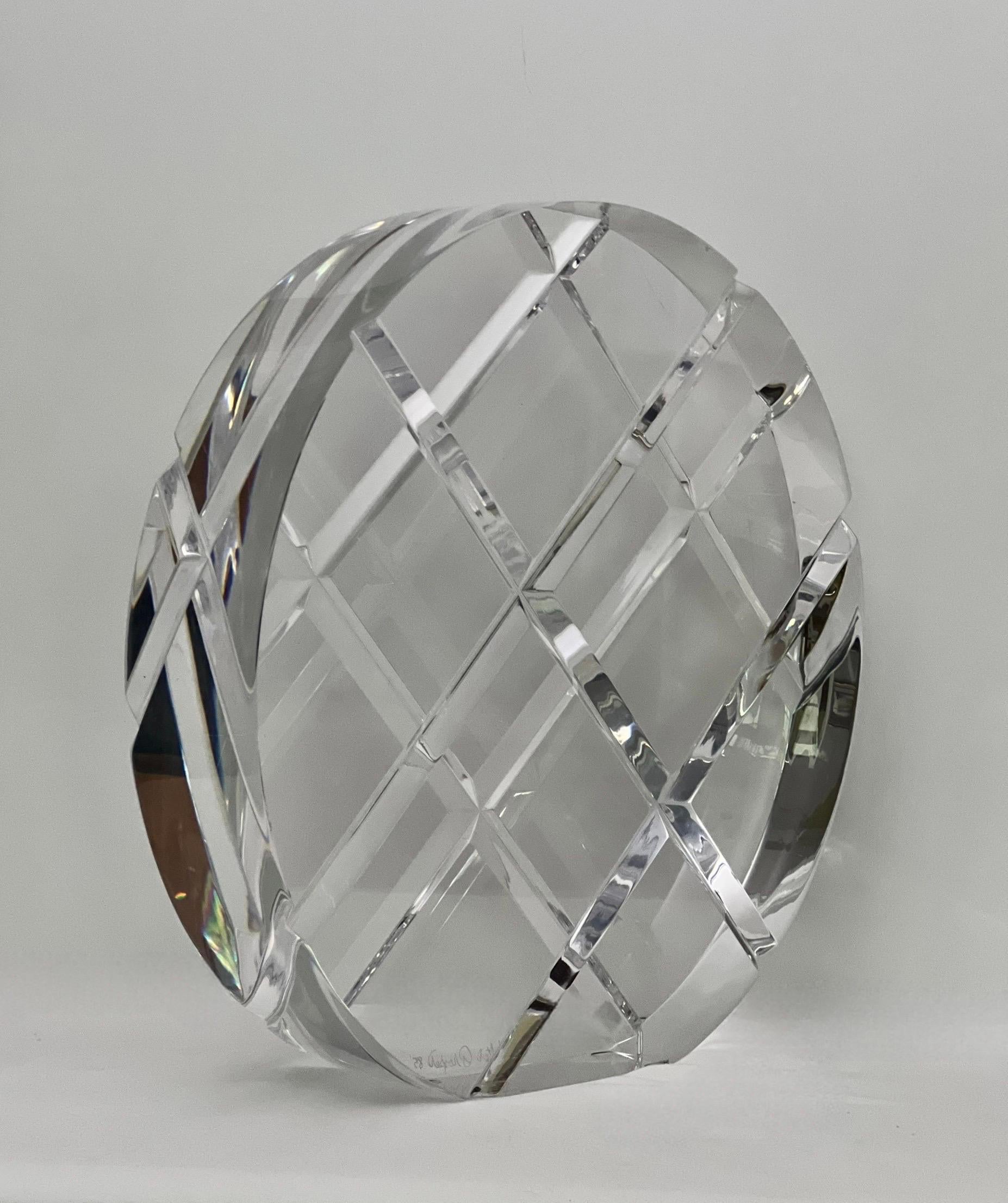 Fine XX secolo Scultura geometrica rotonda in lucite degli anni '80 firmata da Walter Prosper in vendita