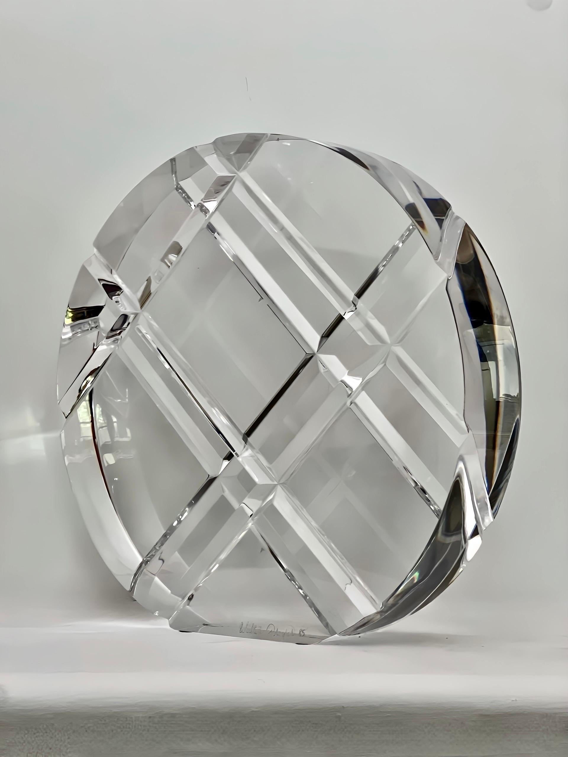 Lucite Scultura geometrica rotonda in lucite degli anni '80 firmata da Walter Prosper in vendita