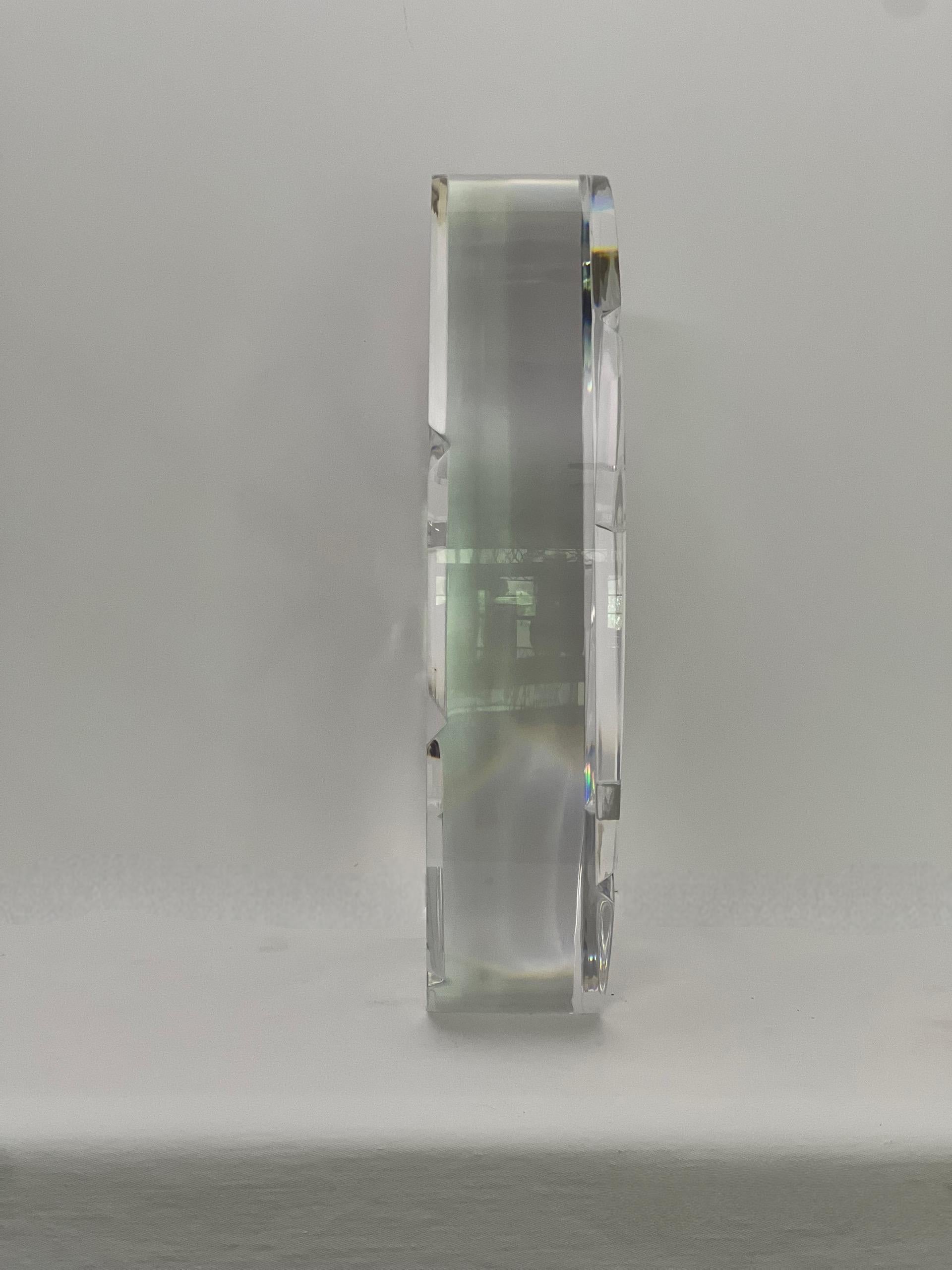 Scultura geometrica rotonda in lucite degli anni '80 firmata da Walter Prosper in vendita 1