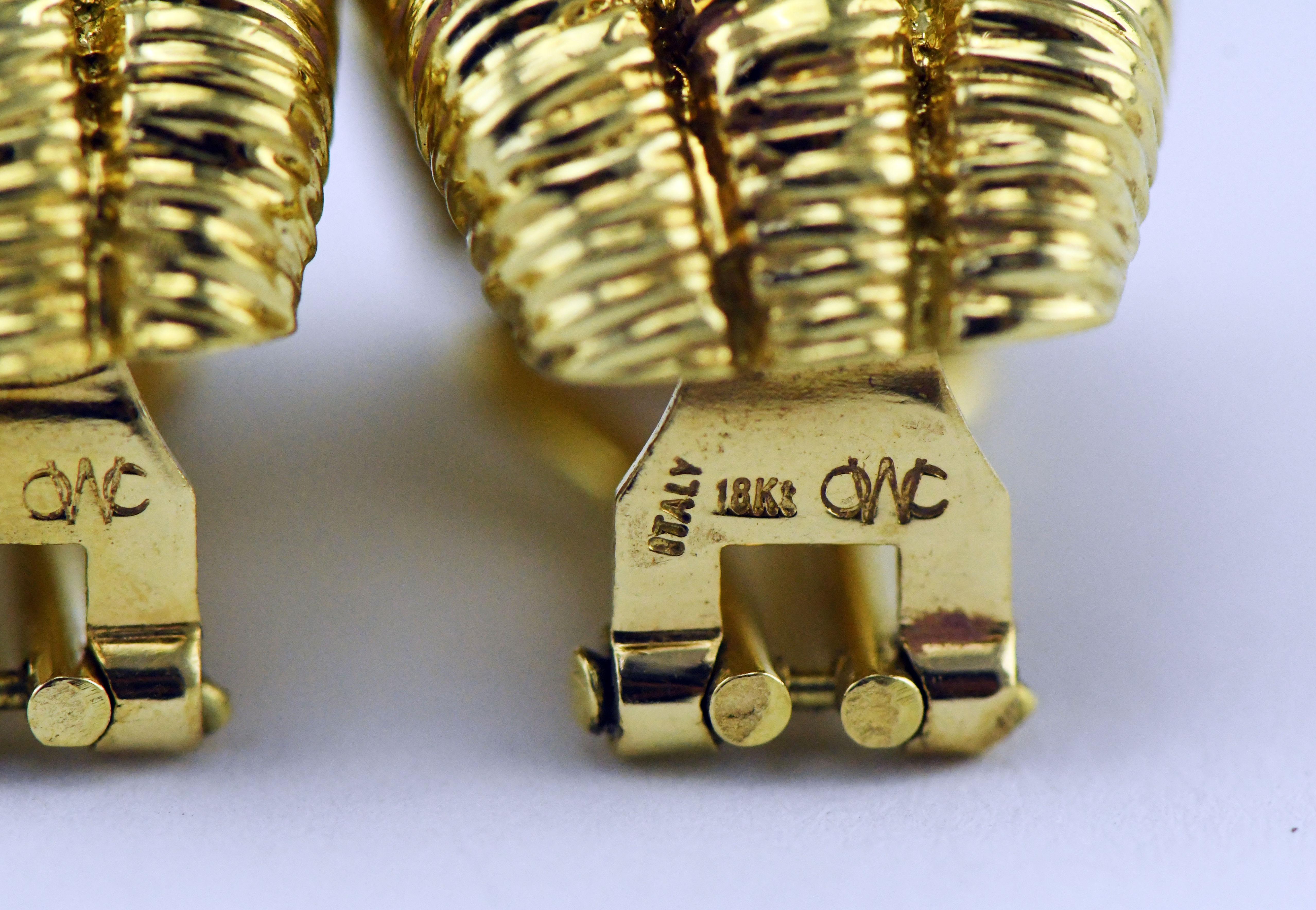 Modernist 1980s Signed OWC 18 Karat Solid Gold Italian Earrings For Sale