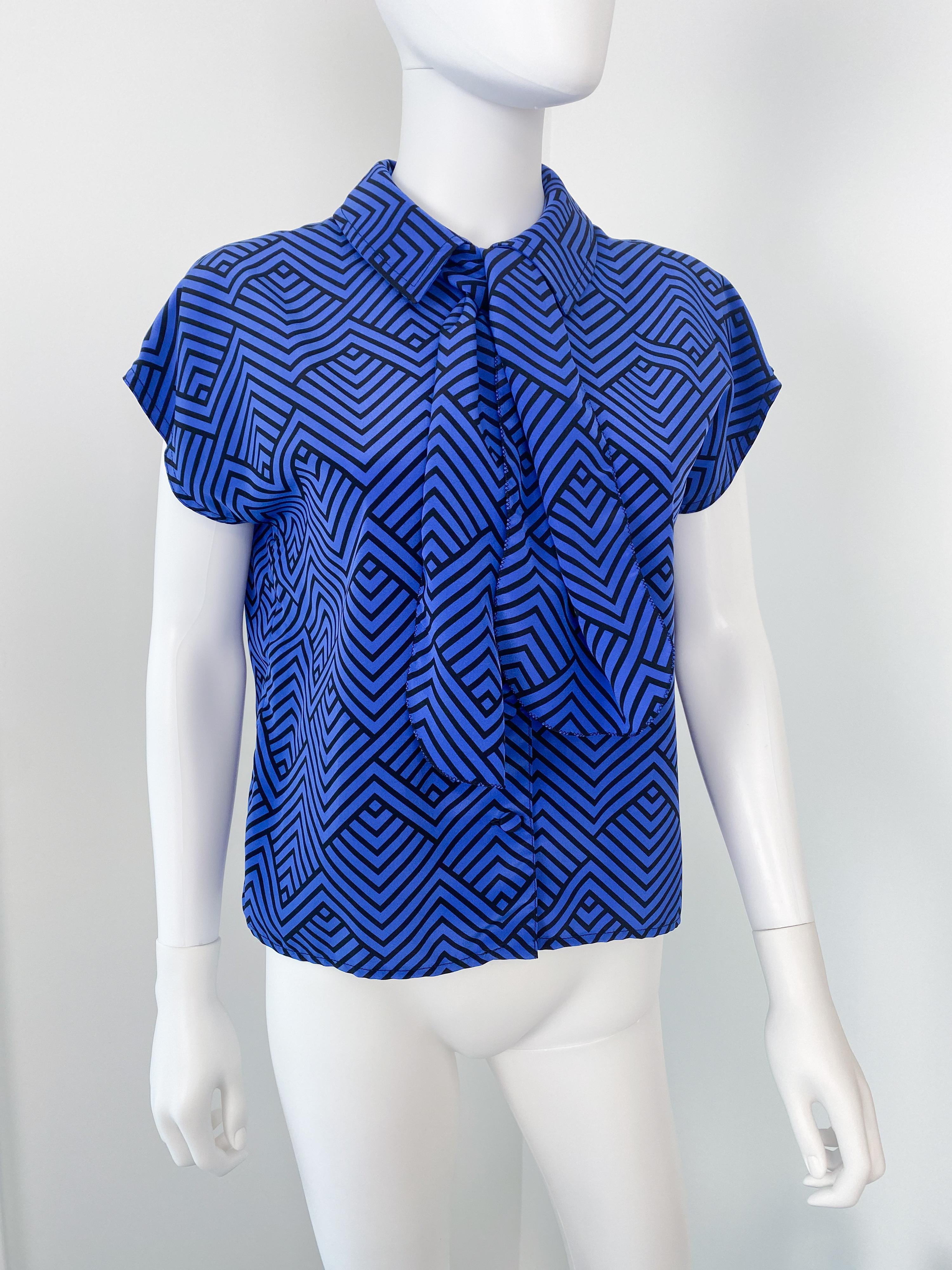Silky Pussy Bow Blouse Top Black and Blue ZigZag Size 8/10 circa 1980 For Sale 1