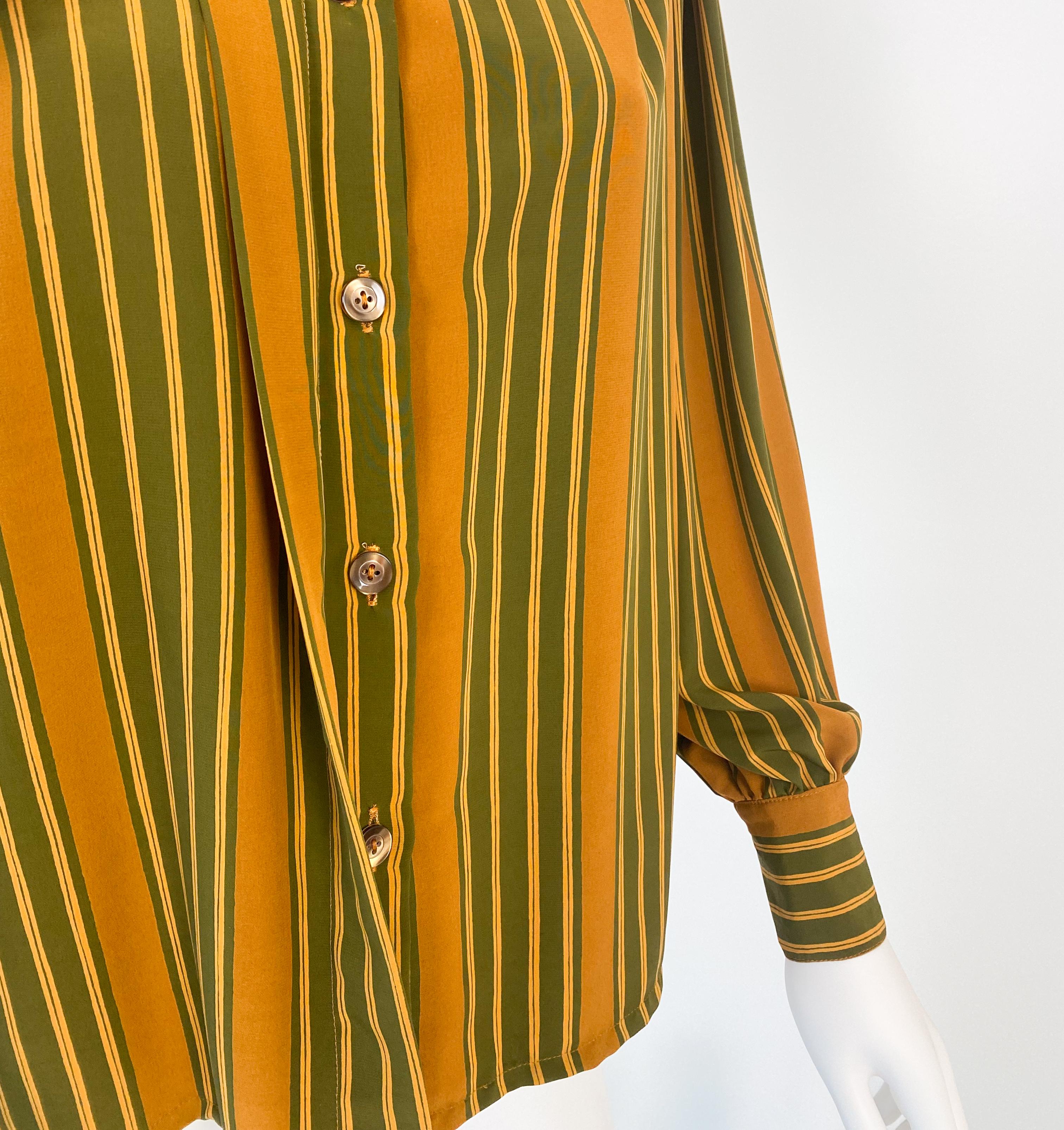Blusa de viscosa sedosa de los años 80 Rayas verdes y azafrán Talla 10/12 en venta 9
