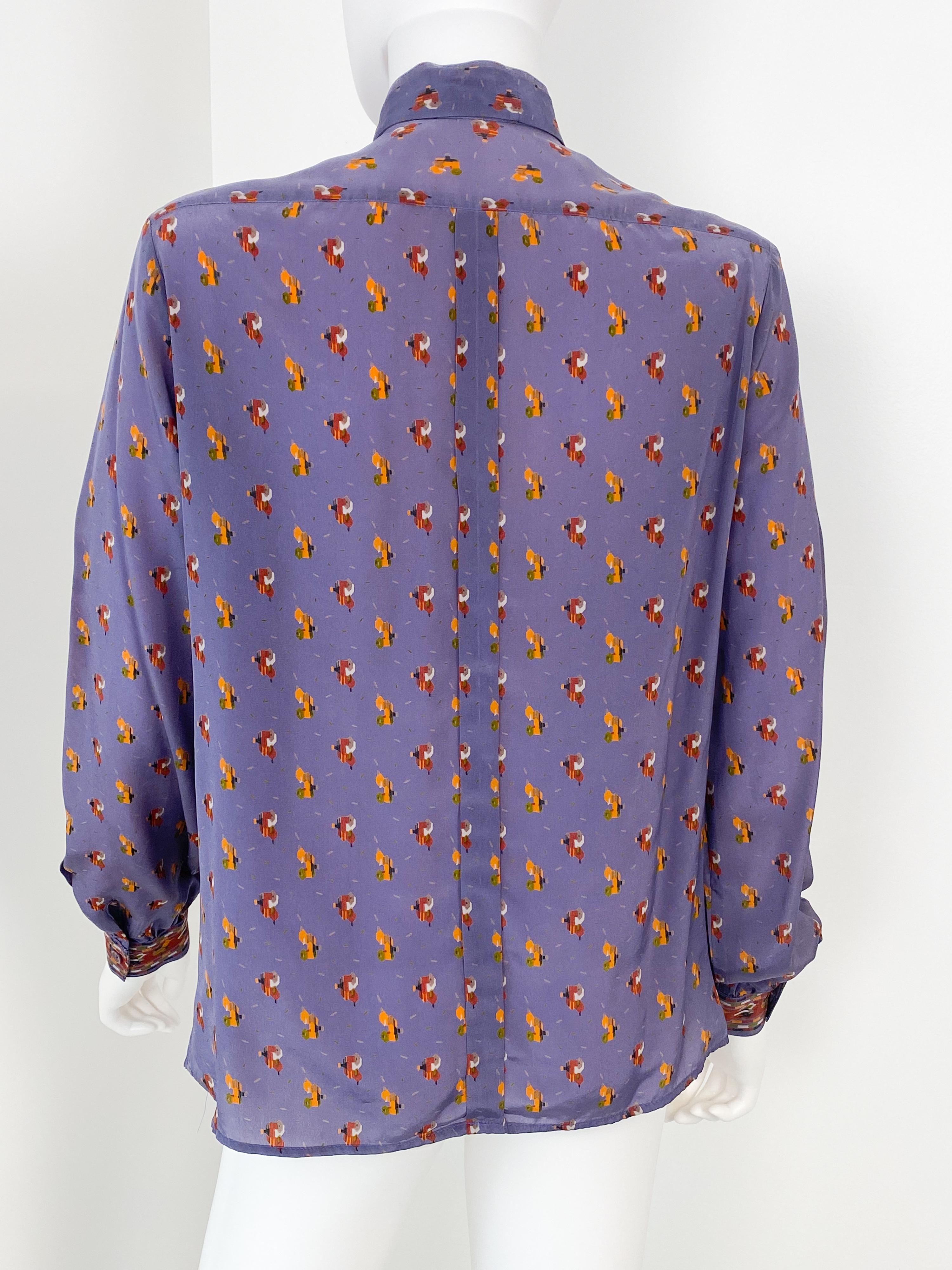 Chemisier en viscose soie violet avec décor imprimé des années 1980, taille 6 en vente 6