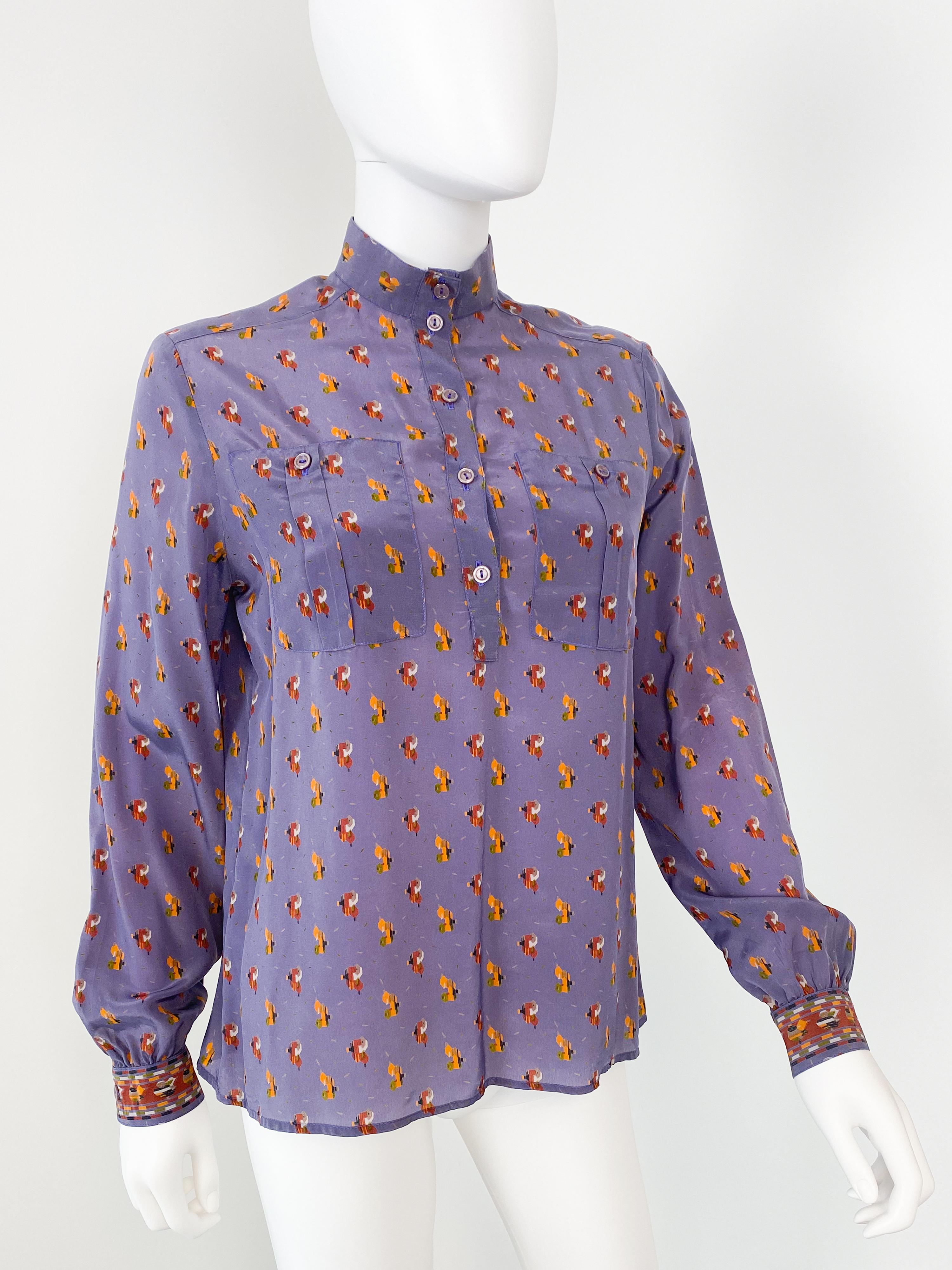 Chemisier en viscose soie violet avec décor imprimé des années 1980, taille 6 Pour femmes en vente