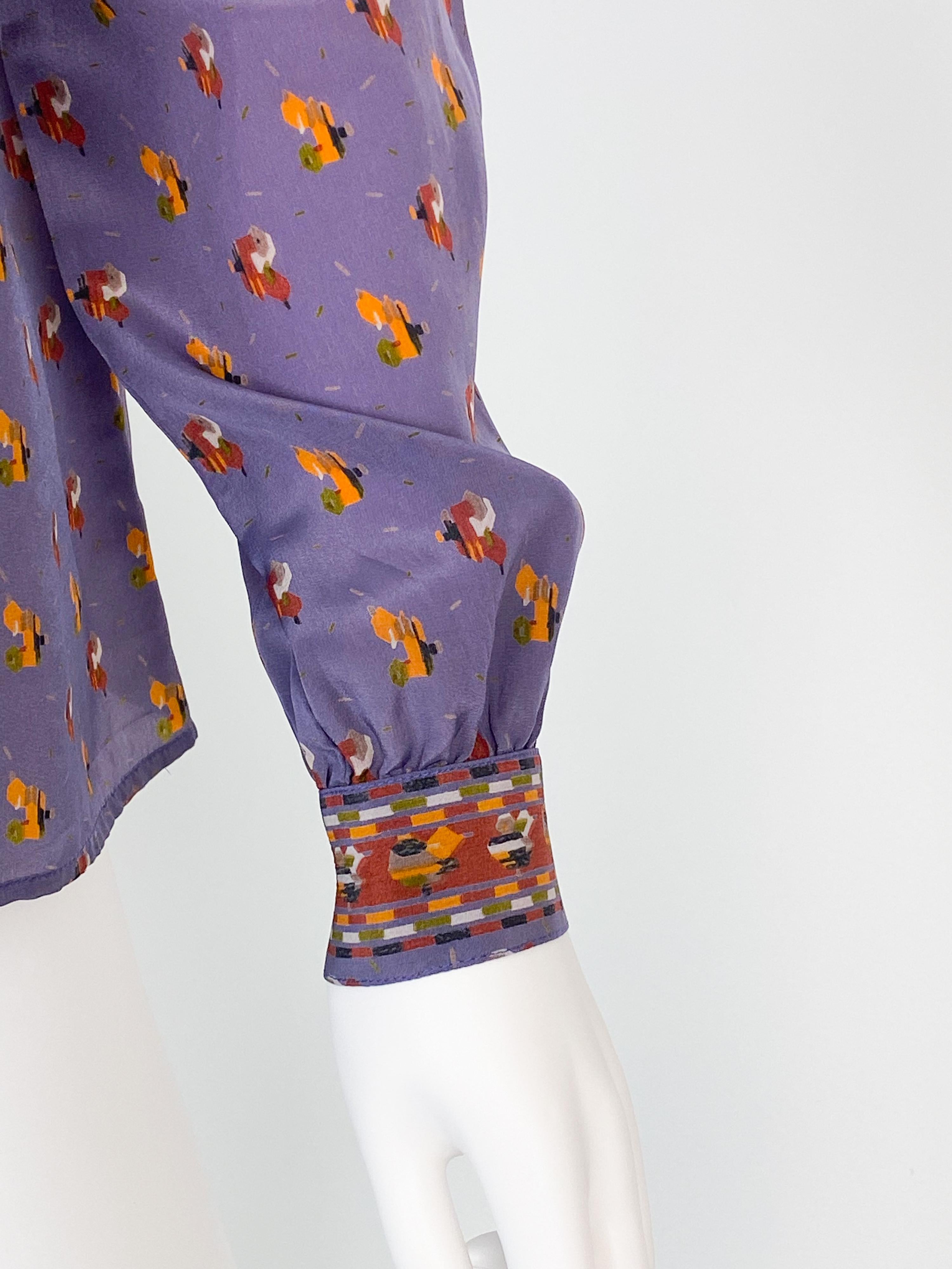 Chemisier en viscose soie violet avec décor imprimé des années 1980, taille 6 en vente 4