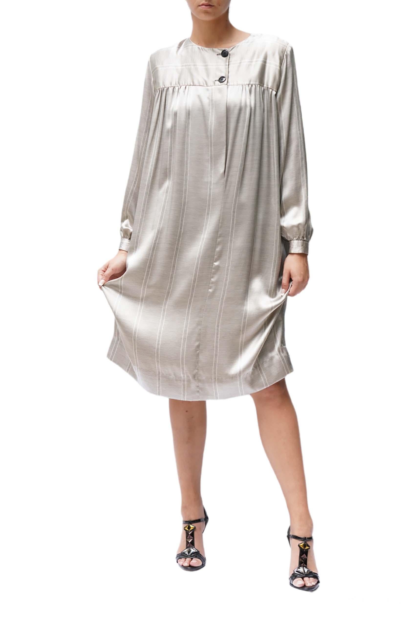 Silk Dress with pockets

Bust - 44

Waist - 52

Length - 43