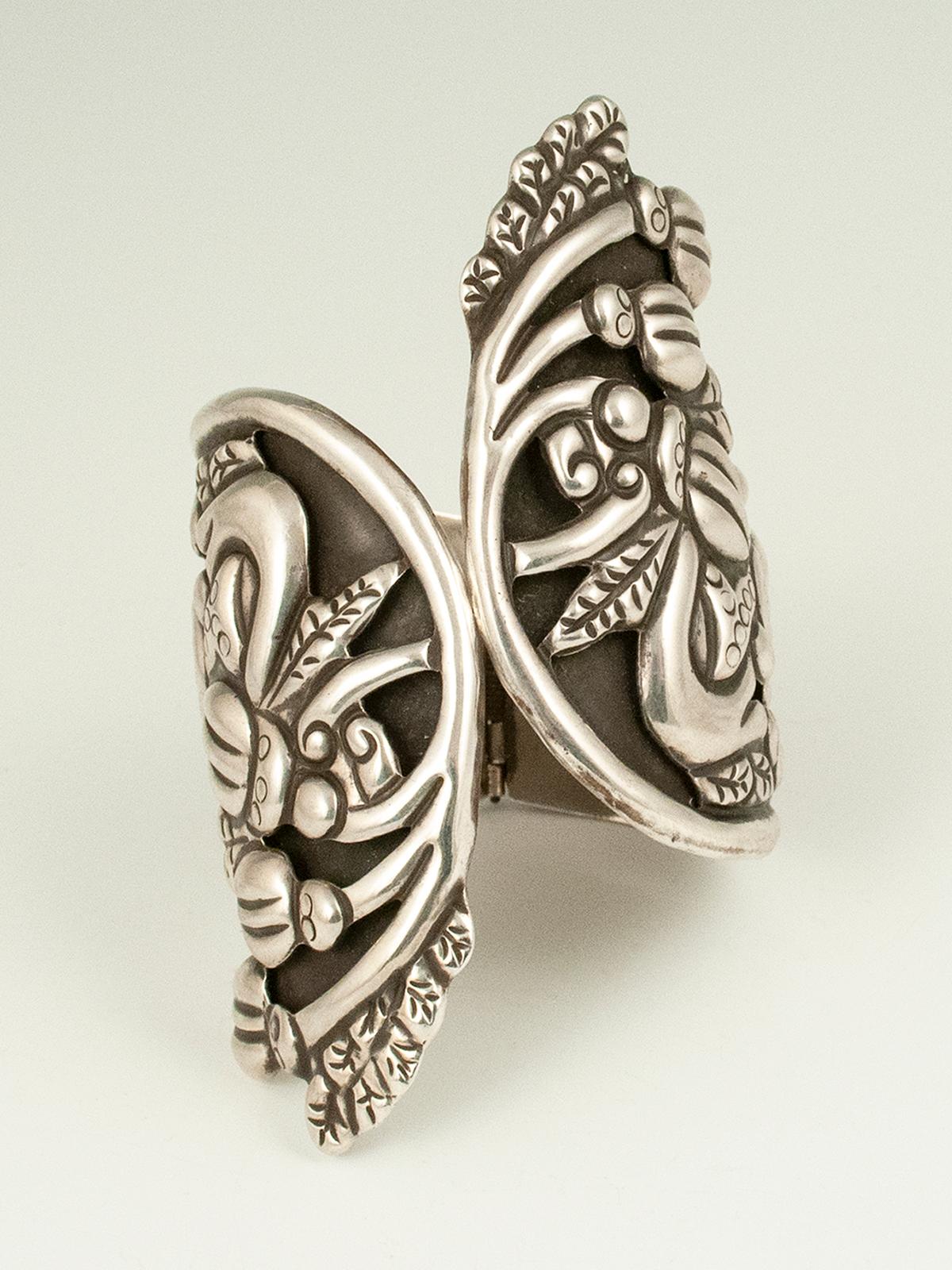 1980s silver clamper bracelet, Taxco, Mexico

This beautiful repoussé silver floral clamper bracelet is adorned with leaves and acorns or buds. The marks inside are: a double-stamped CP inside an illegible circle that includes 925 and possibly