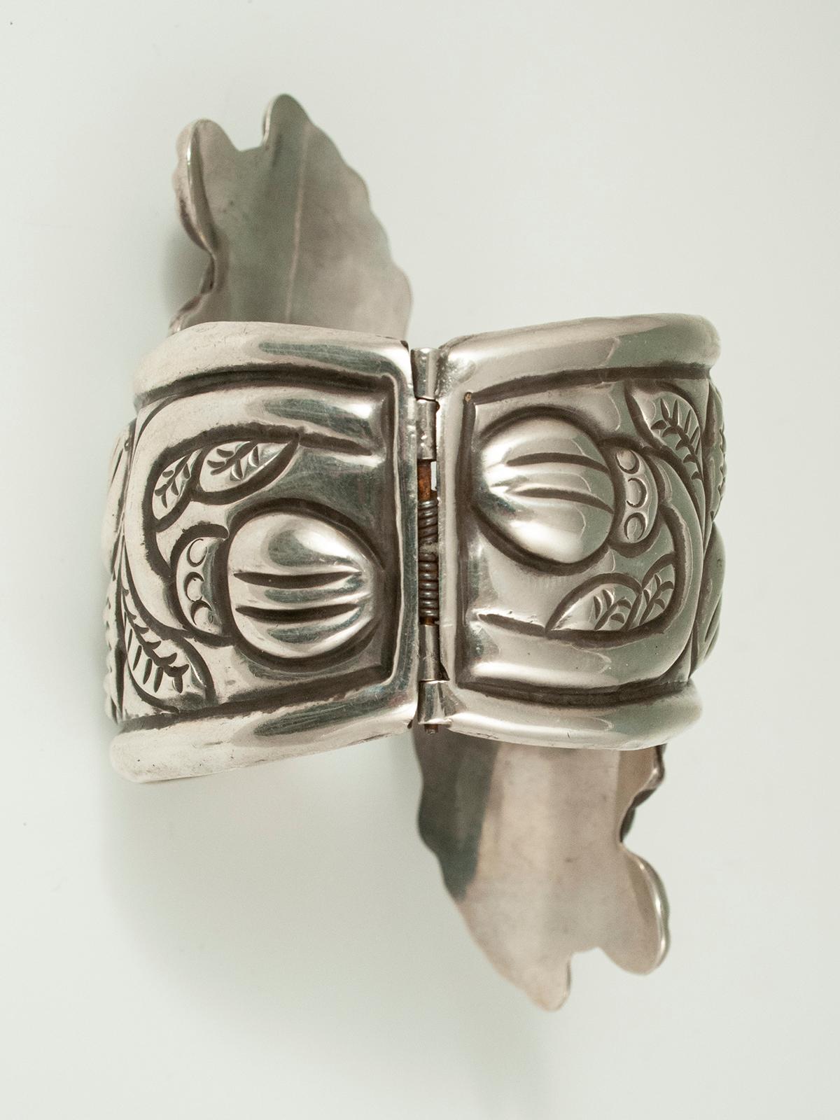 1980er Jahre Silberarmband mit Klappverschluss, Taxco, Mexiko (Mexikanisch) im Angebot