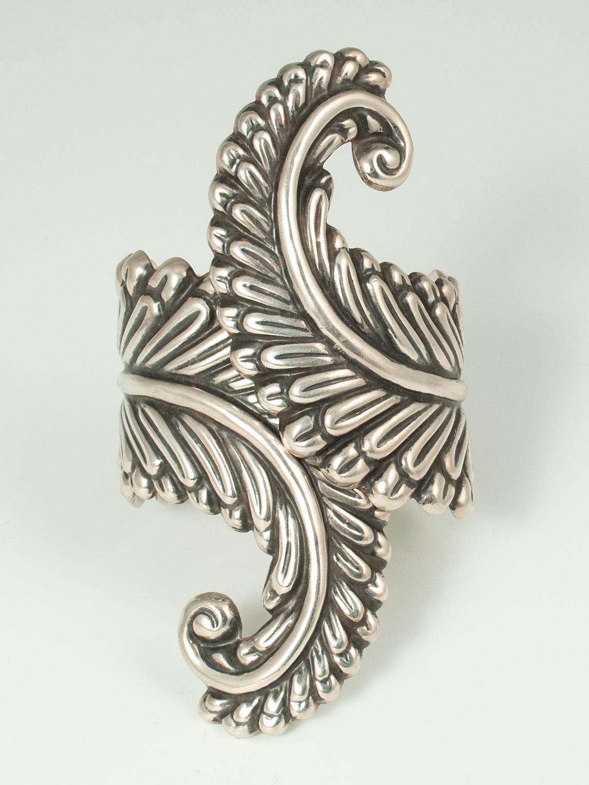 1980s silver Fern clamper bracelet, Taxco, Mexico

This beautiful silver fern clamper bracelet is a little unusual in that the fern is doubled with an extra border on the leaves. The marks inside are: Mexico TS-134 925 NAVA M R.
The interior