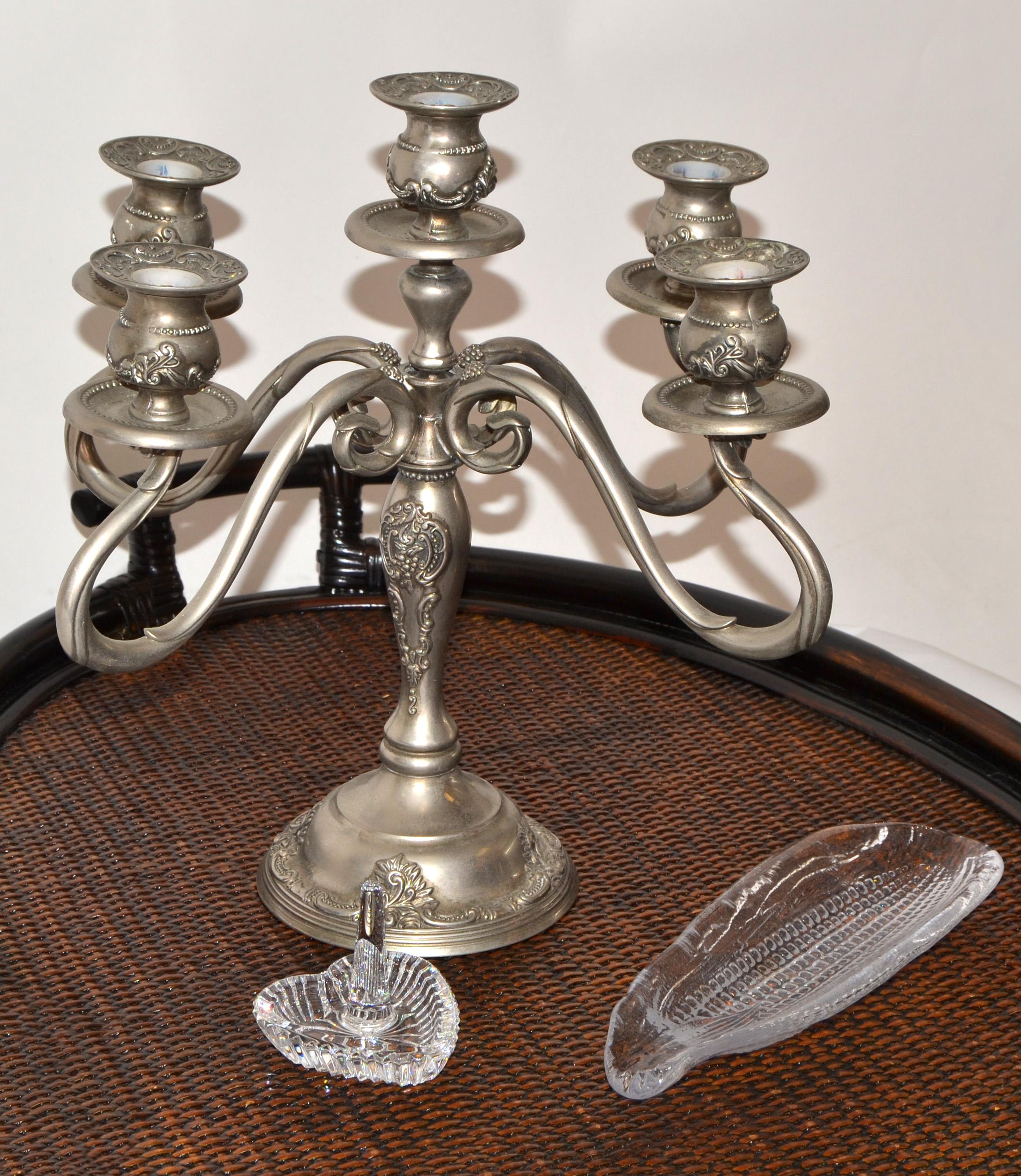 Americano Candelabro a 5 luci GSA Godinger Silver Art British Colonial placcato in argento del 1980 in vendita