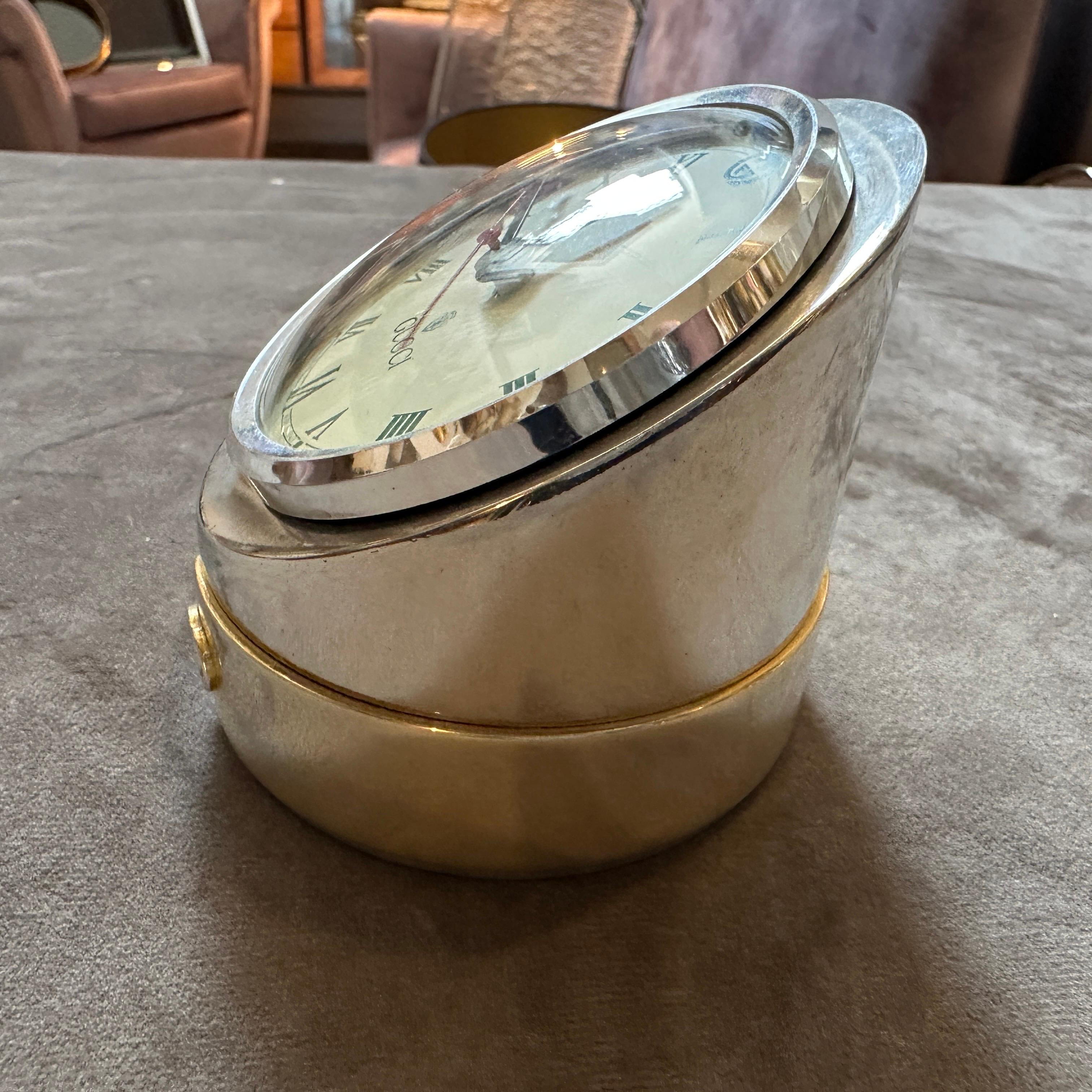 1980er Jahre Versilberte und Messing Tischuhr von Gucci im Angebot 4