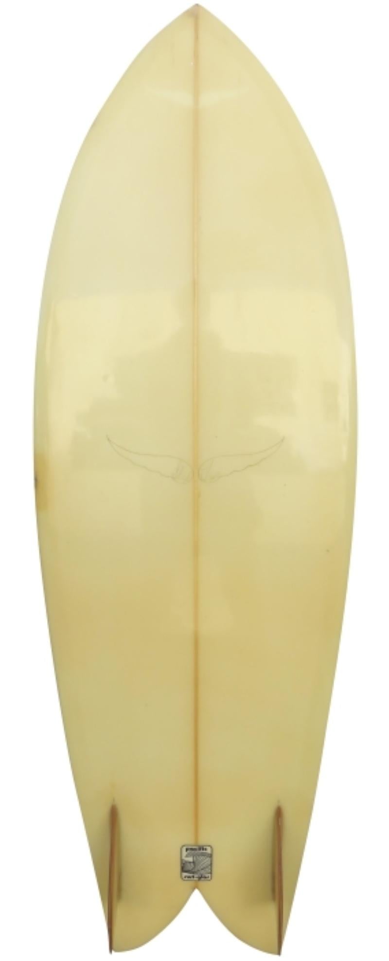 Late-1980s Skip Frye twin fin fish surfboard. Features a Classic fish shape design with wooden twin fins. A great example of a vintage fish surfboard shaped by the surfing Pioneer, Skip Frye. 

Skip Frye is best known for his gliding and smooth