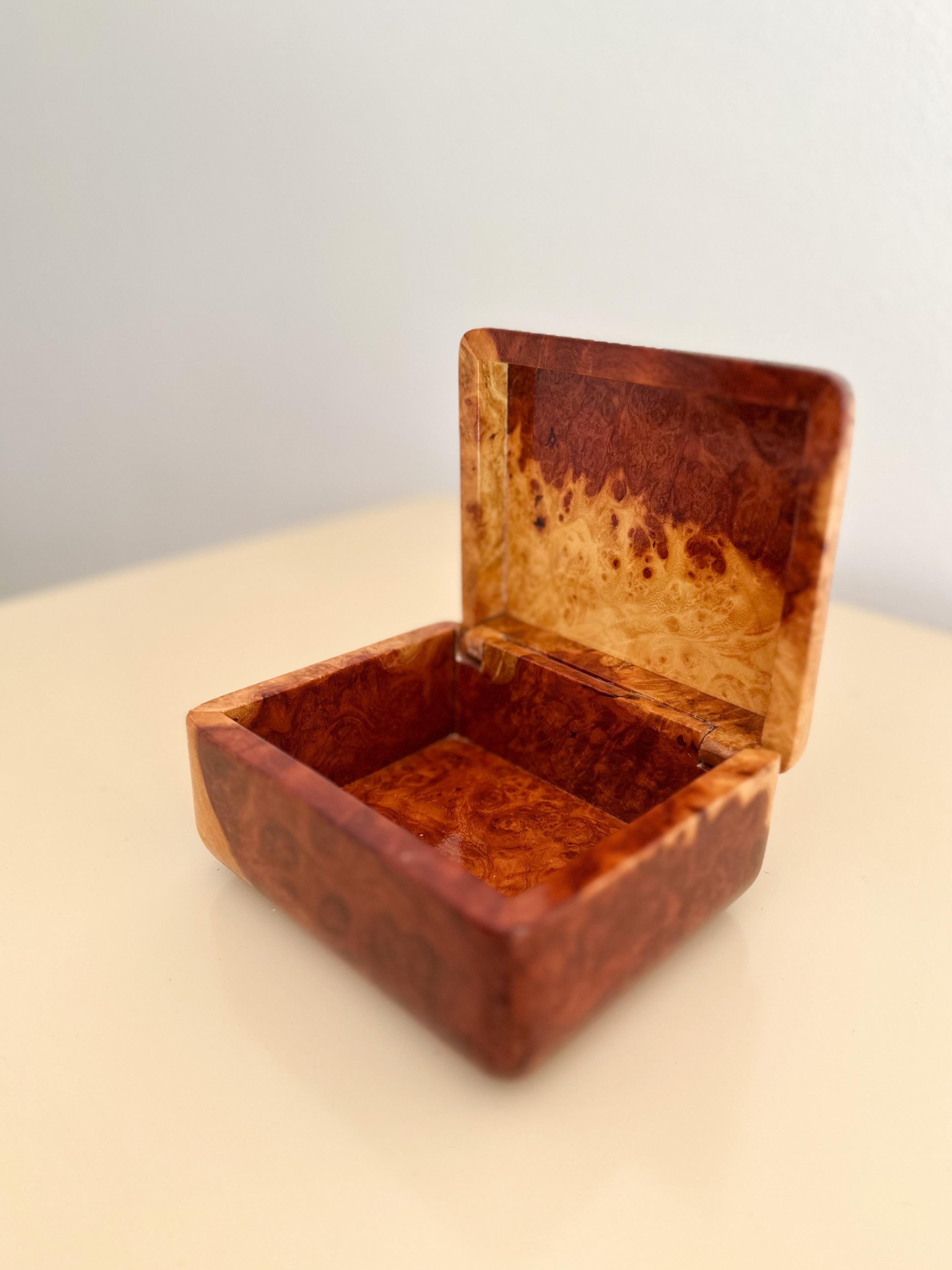 1980s Small Lacquered Burlwood Trinket Box For Sale 1