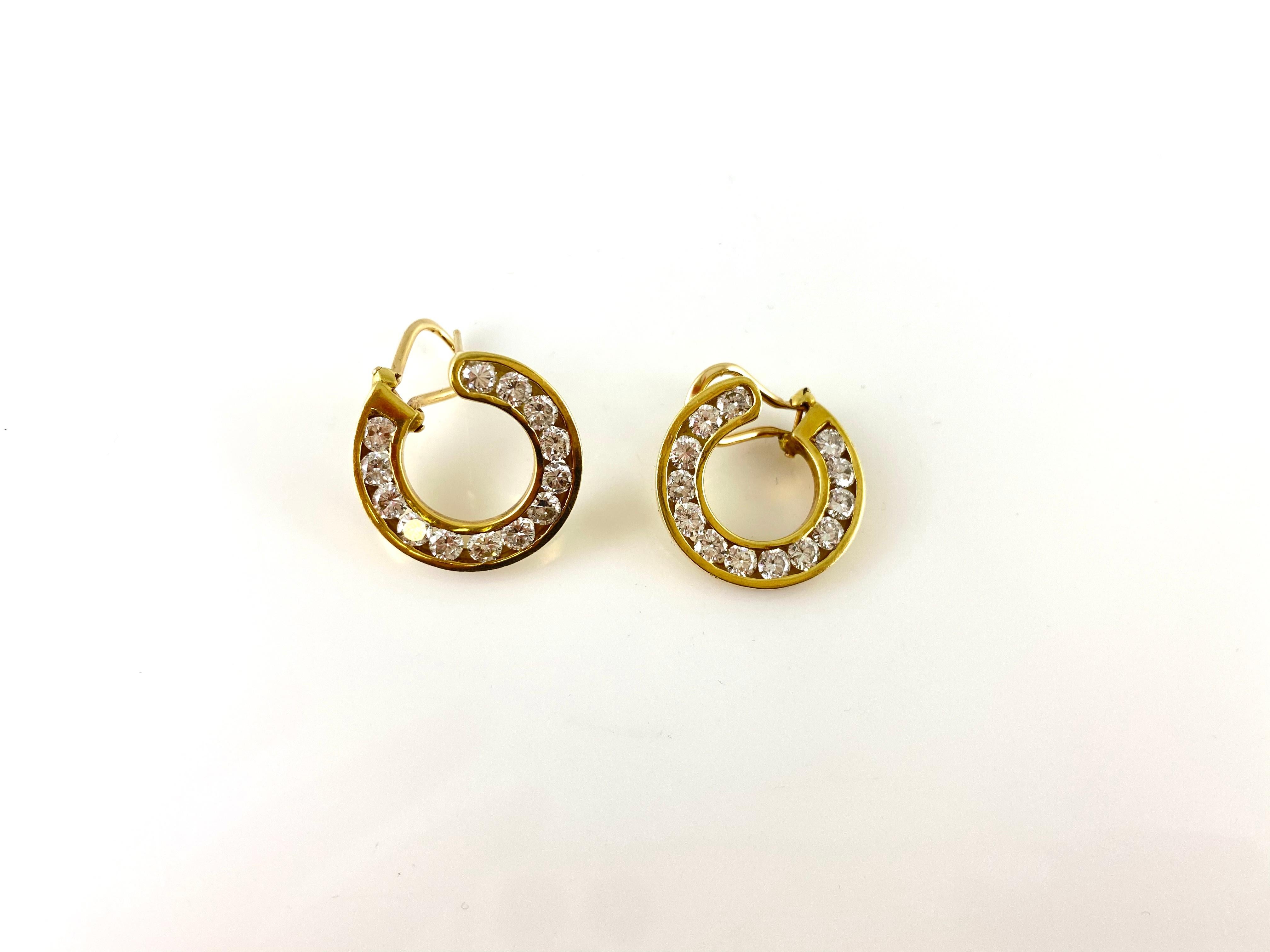 The earrings are finely crafted in 18k yellow gold with round diamonds weighing approximately total of 3.40 carat.
Circa 1908.