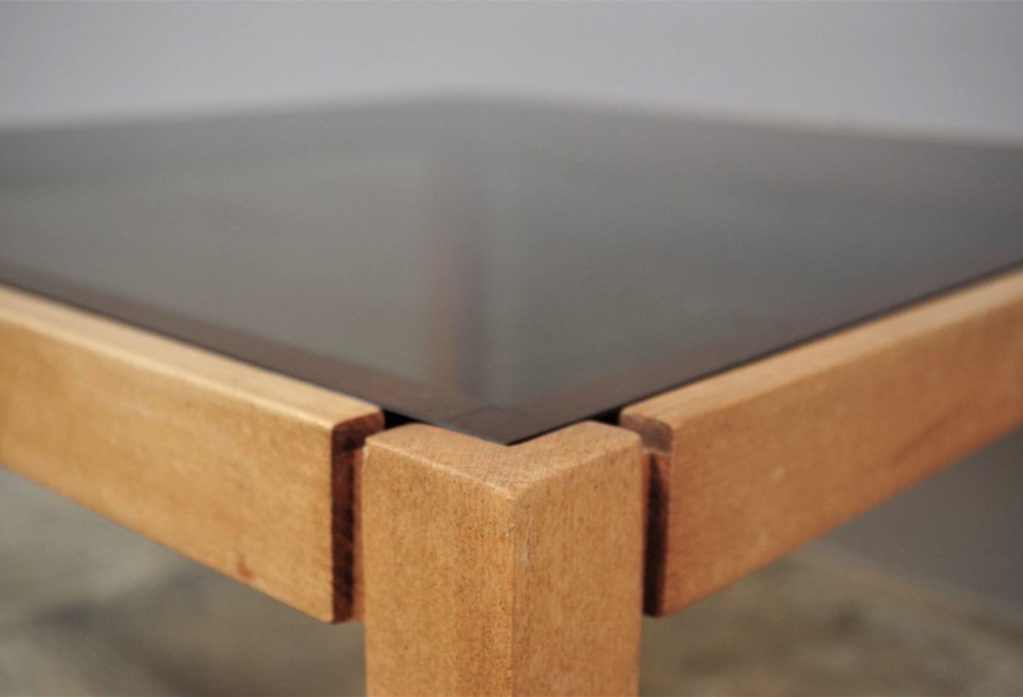 Late 20th Century table basse en verre fumé des années 1980 en vente
