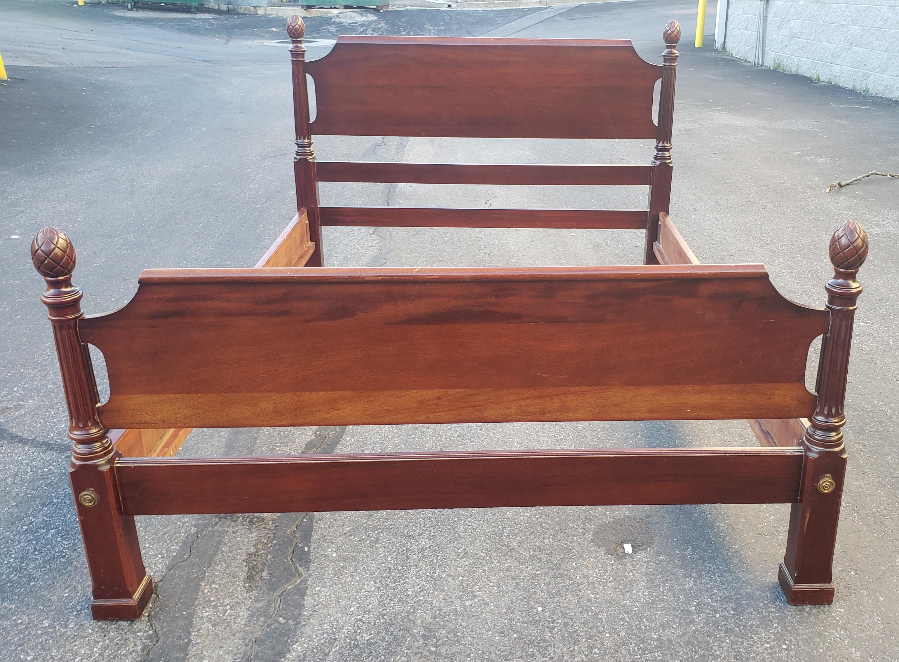 Hardwood 1980s Solid Mahogany Pineapple Full Size Bedstead For Sale
