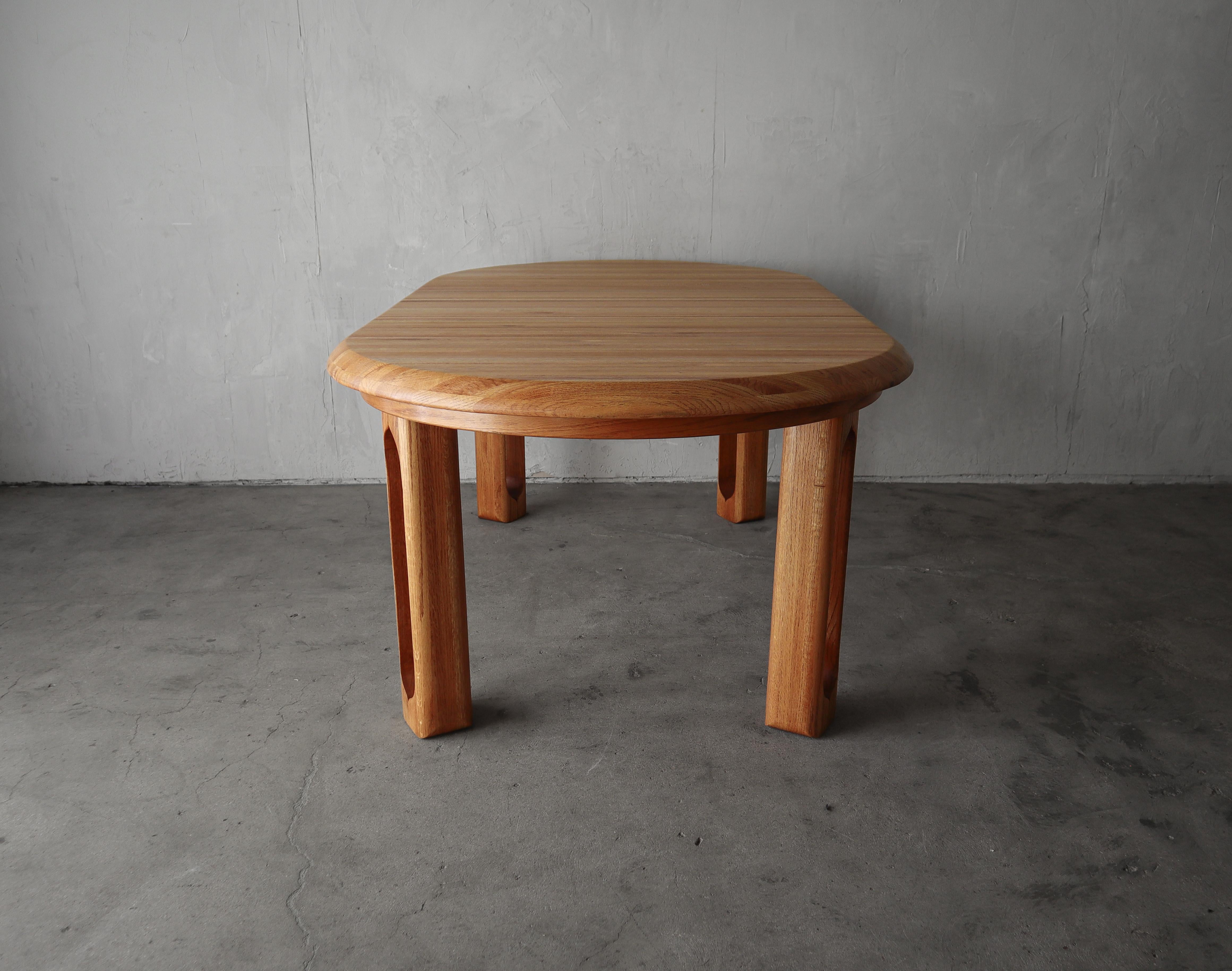 1980's Solid Oak Oval Craftsman Extension Dining Table For Sale 2