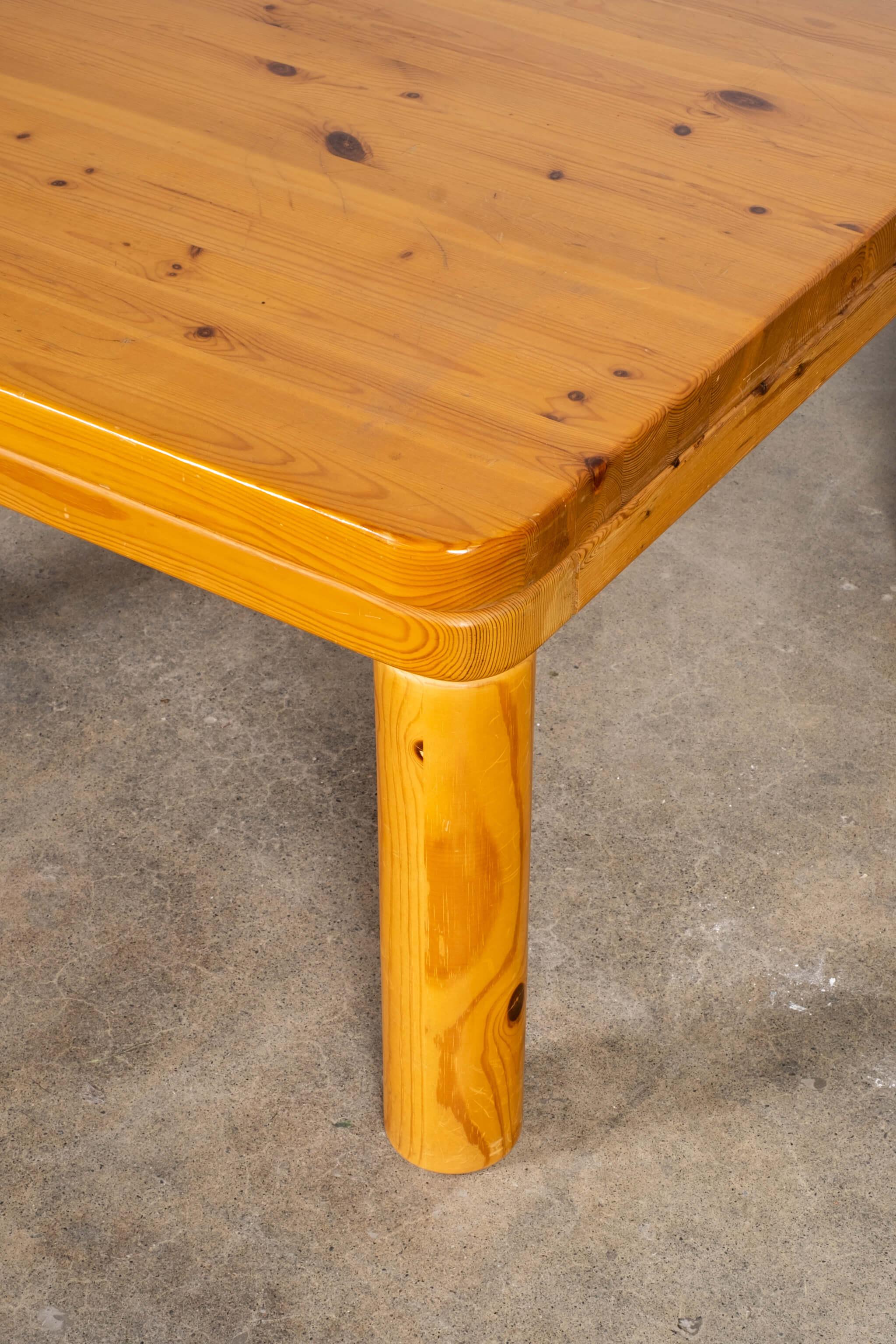 1980s Solid Pine Thick Dowel Leg Coffee Table by Finnsauna Lagerholm In Good Condition In Toronto, CA
