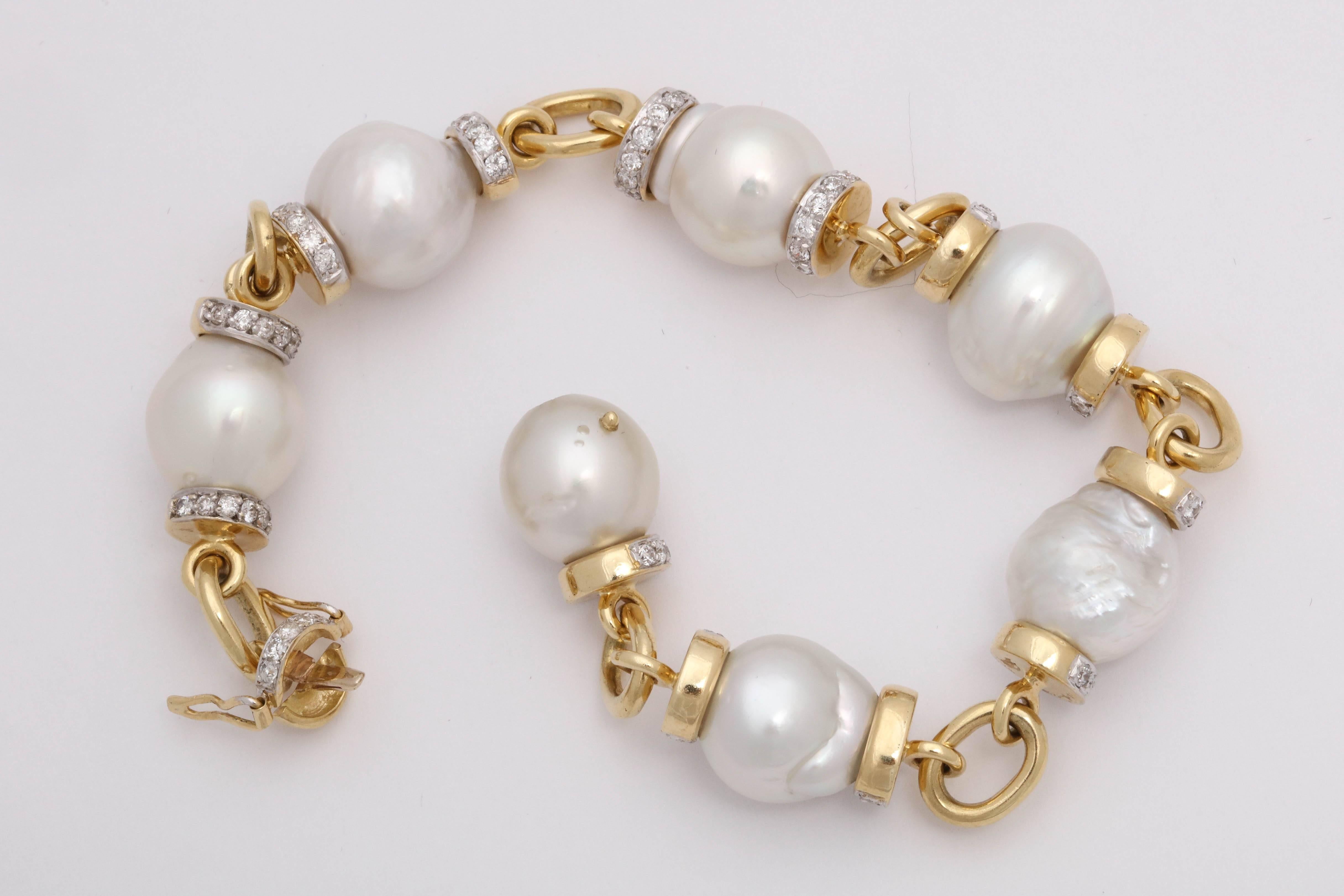 1980s South Sea Baroque Pearl with Diamond Rondelles Fancy Gold Link Bracelet In Good Condition In New York, NY