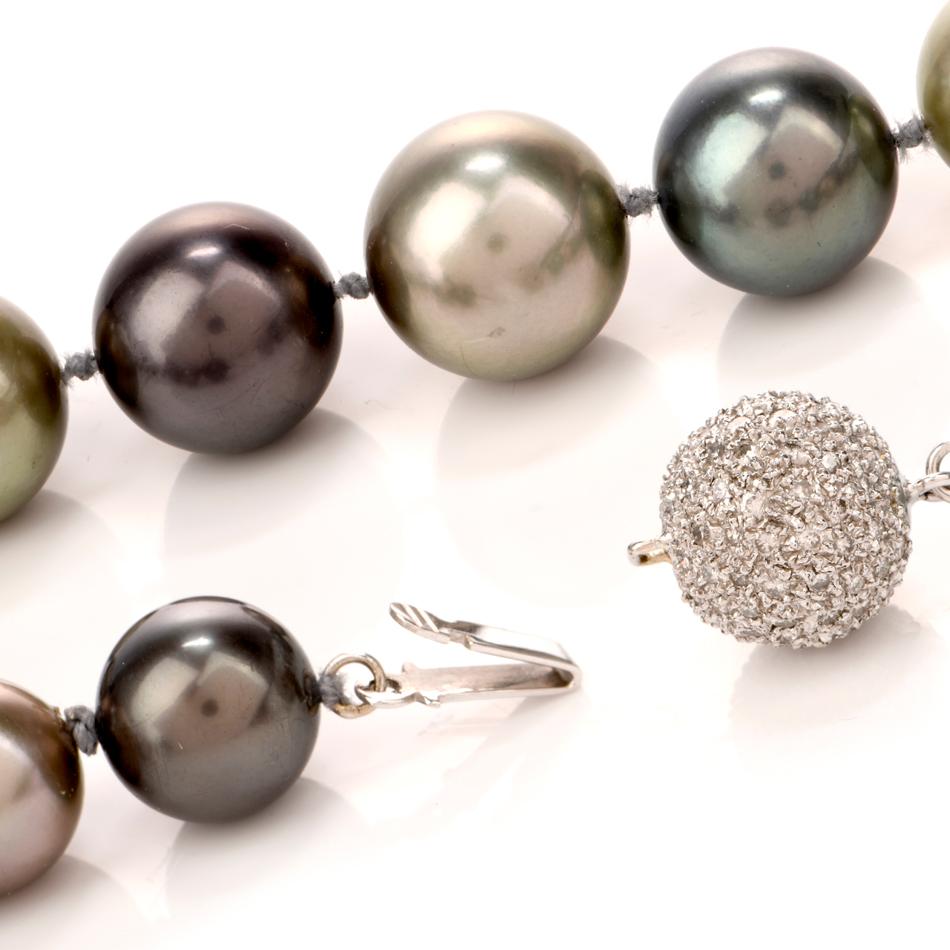 Collier de perles des mers du Sud et de paon avec diamants, années 1980 en vente 1