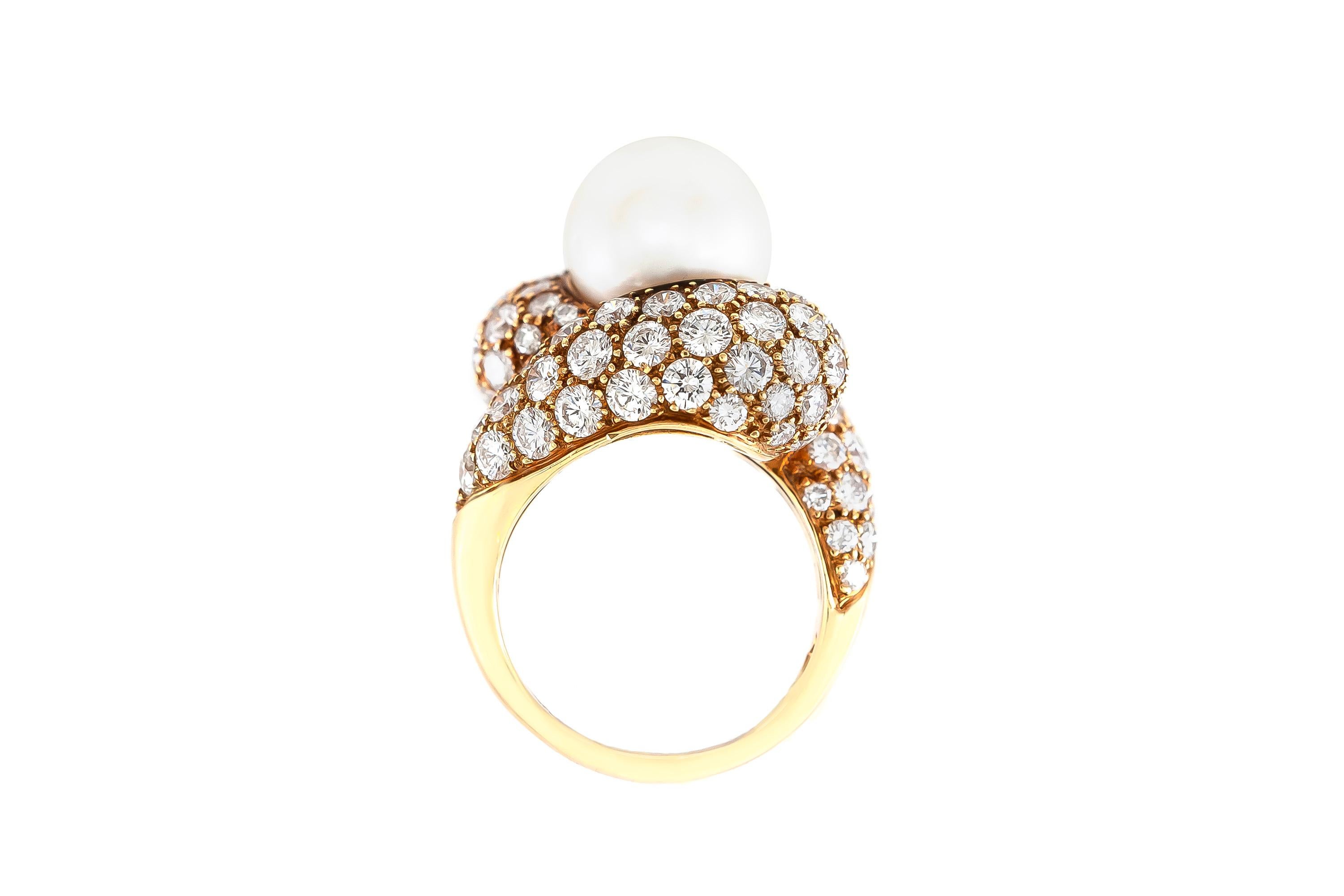 The ring is finely crafted in 18k yellow gold with center south sea pearl and diamonds weighing approximately total of 10.00 carat.
Circa 1980.