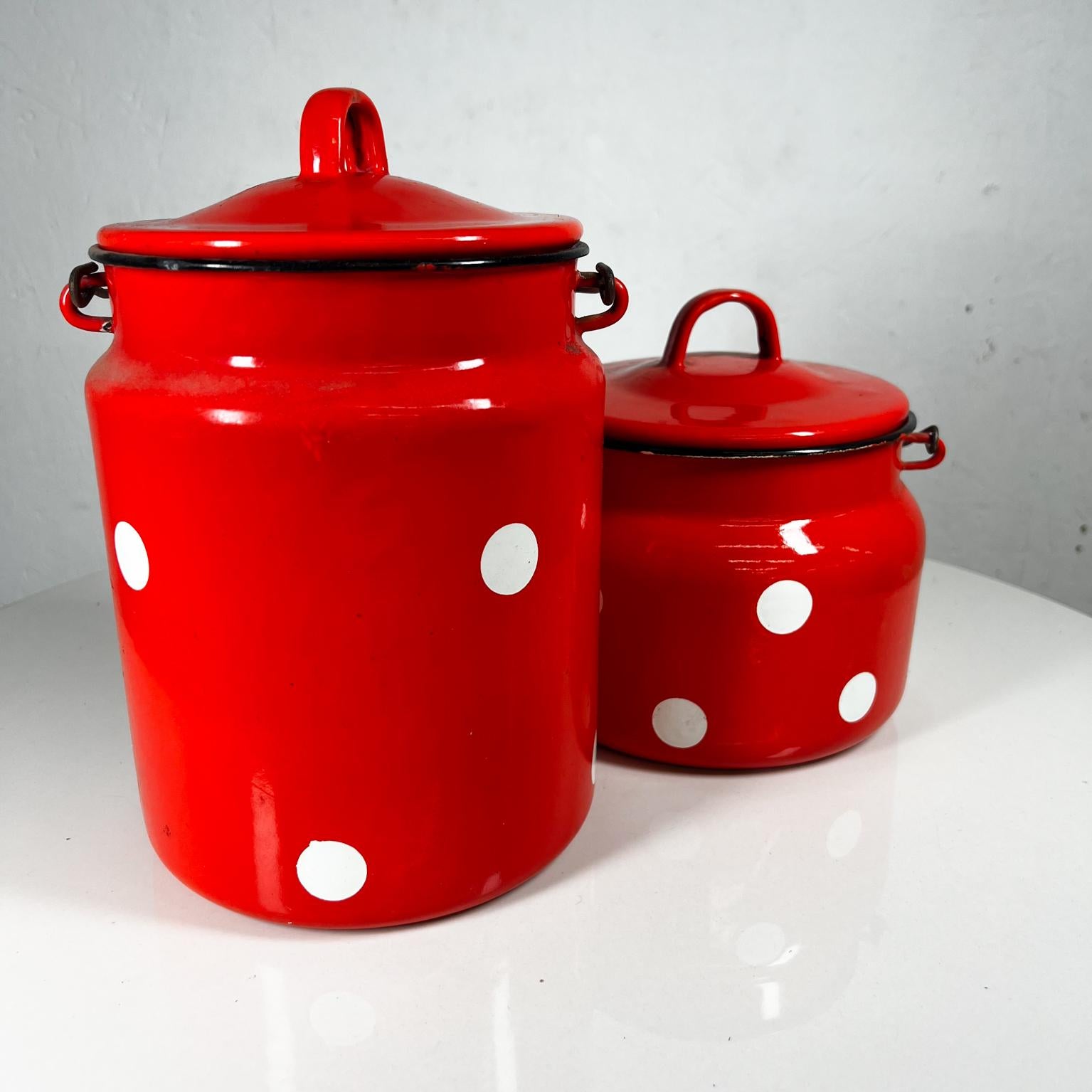 Vintage soviet red enamel polka dot jars with handle.
Set of 2
Stamped by maker.
Smaller short jar 6.25 diameter x 6.5 tall without the handle & Taller jar: 6 diameter x 9 tall
Preowned unrestored original vintage condition.
See images provided.