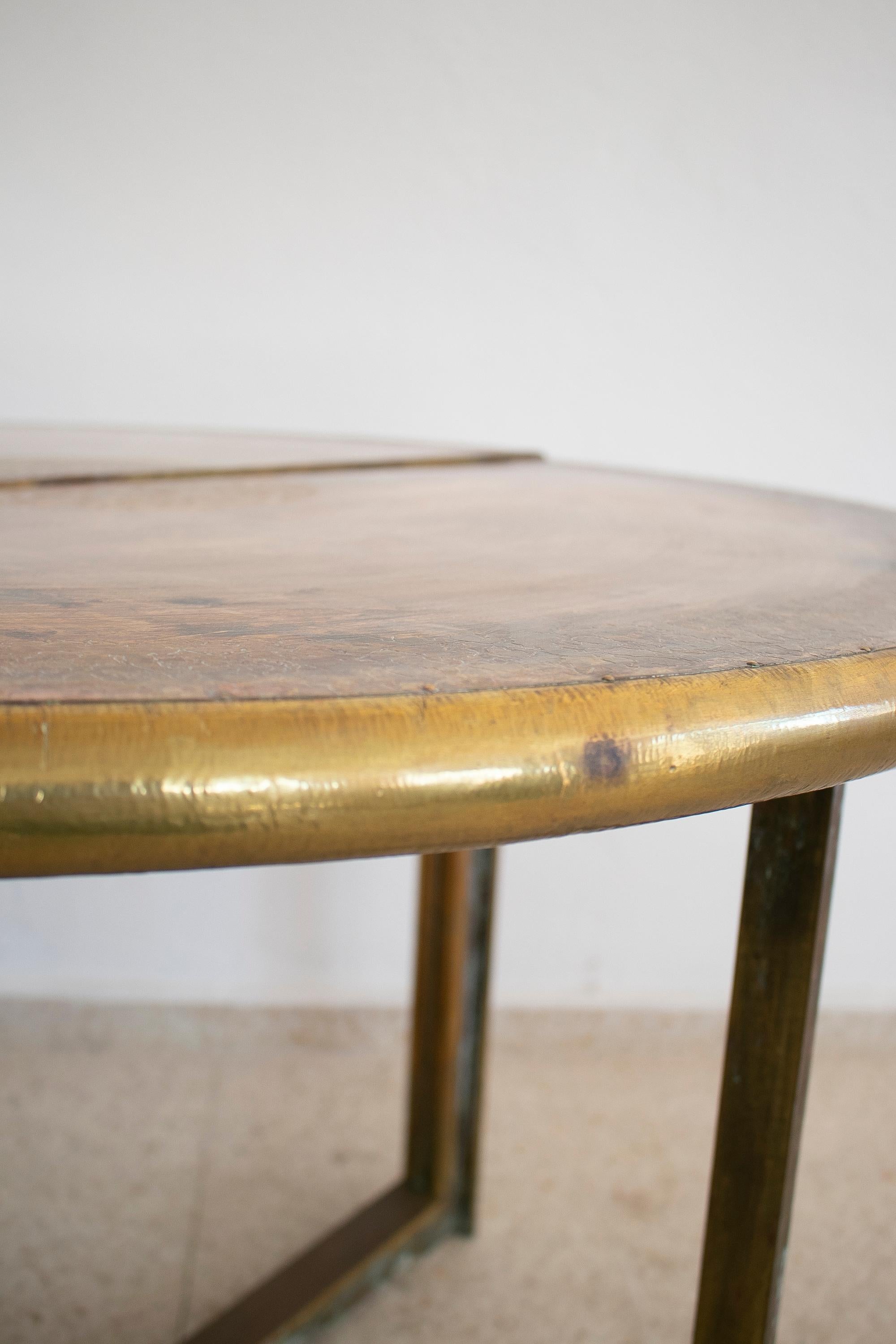 Spanischer 2-Ton-Bronze auf Holz, runder klappbarer Tisch, signiert „Gonzlez“, 1980er Jahre im Angebot 8