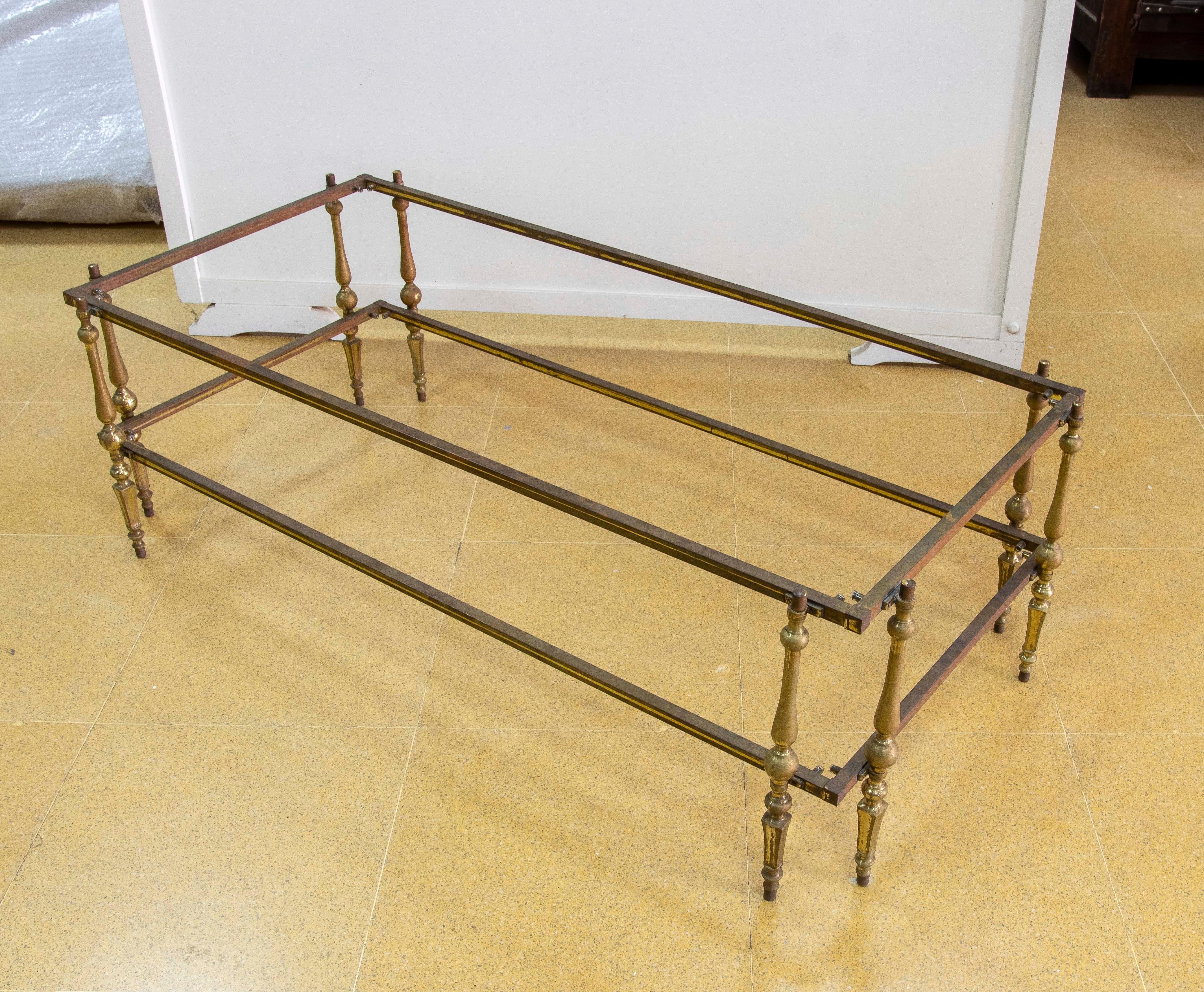 Mesa baja española de latón de los años 80 en Bueno estado para la venta en Marbella, ES