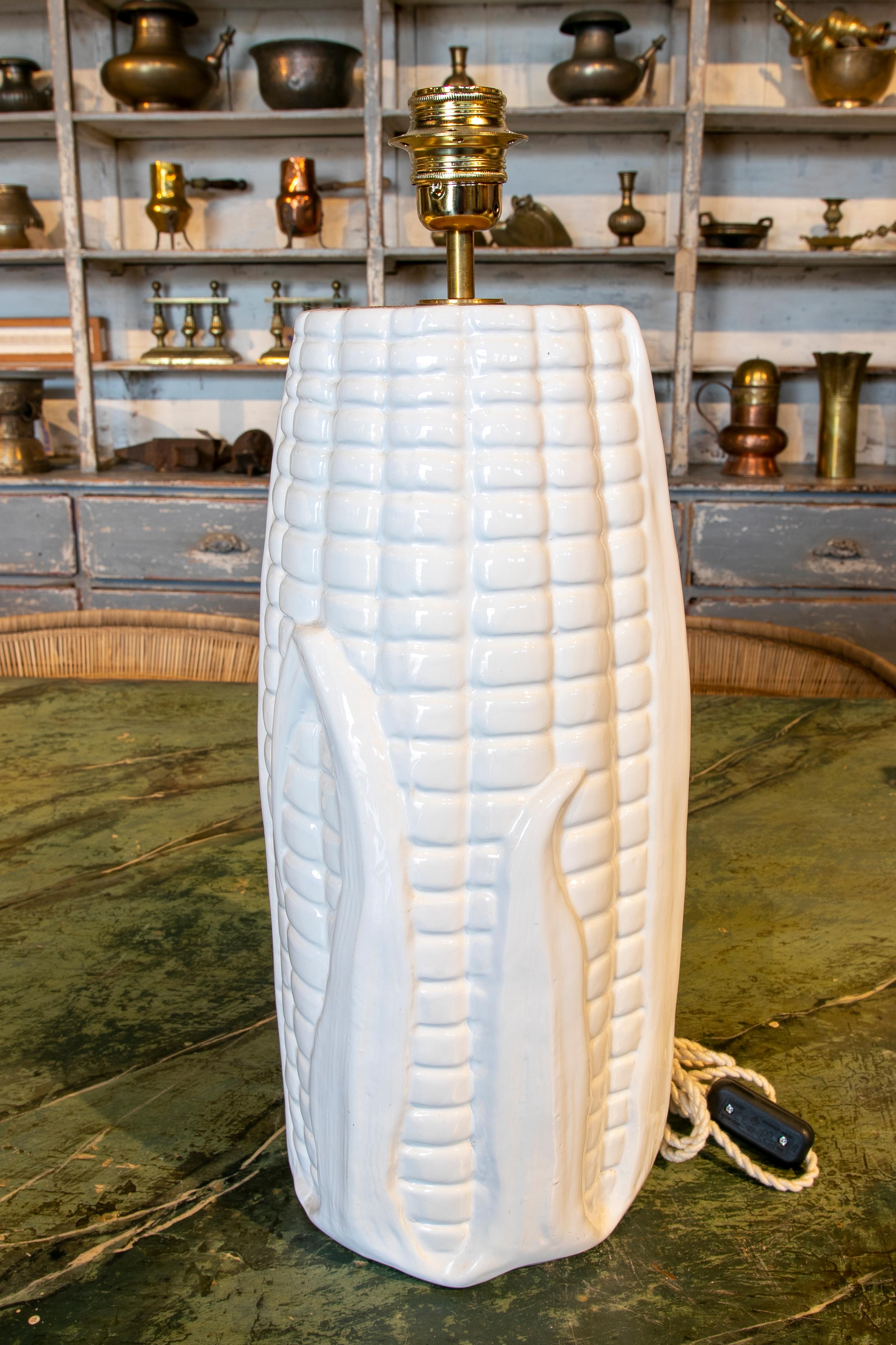 1980s Spanish Ceramic Glaced Lamp with Corn Form in White Color In Good Condition For Sale In Marbella, ES