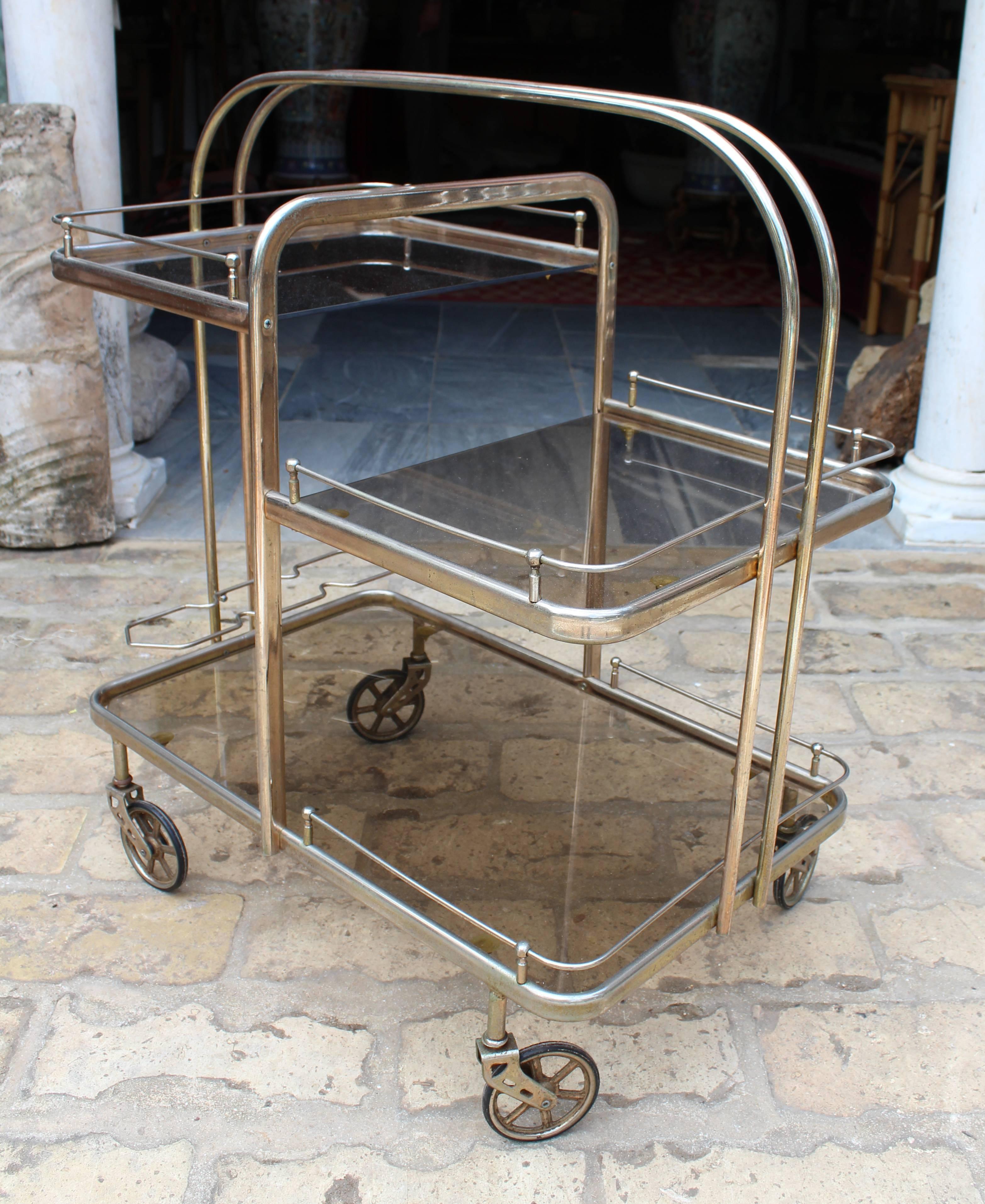 1980s, Spanish Gilded Brass Drinks Trolley with Original Rubber Wheels In Good Condition For Sale In Marbella, ES