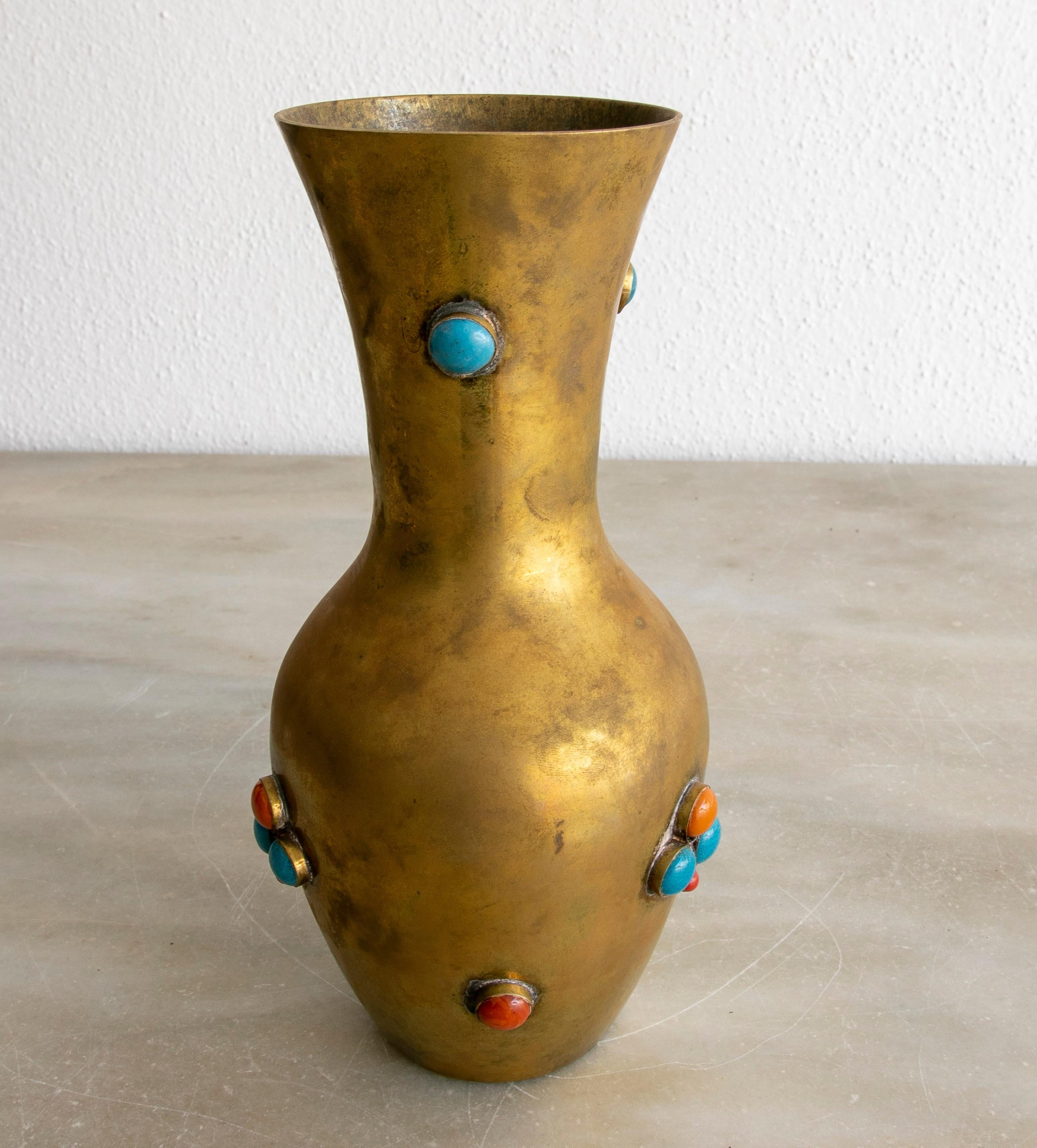 1980s Spanish Gilt Bronze Vase w/ Red and Turquoise Inlaid Stones In Good Condition In Marbella, ES