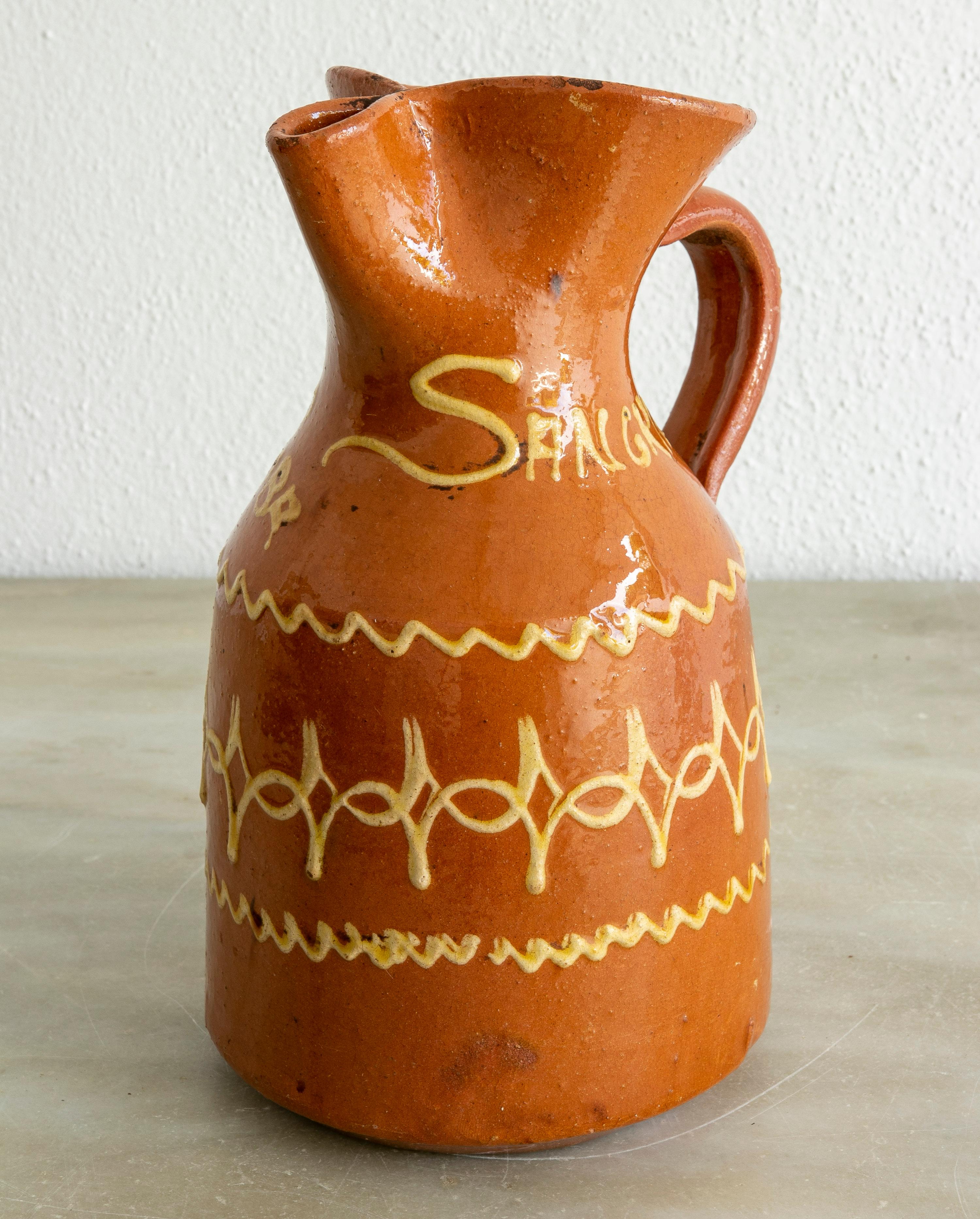 Vintage 1980s Spanish glazed ceramic jug for sangria, a refreshing summer drink made with a mix of wine, soda, lemon juice, pealed & cut fruits and lots of ice. 

It reads 