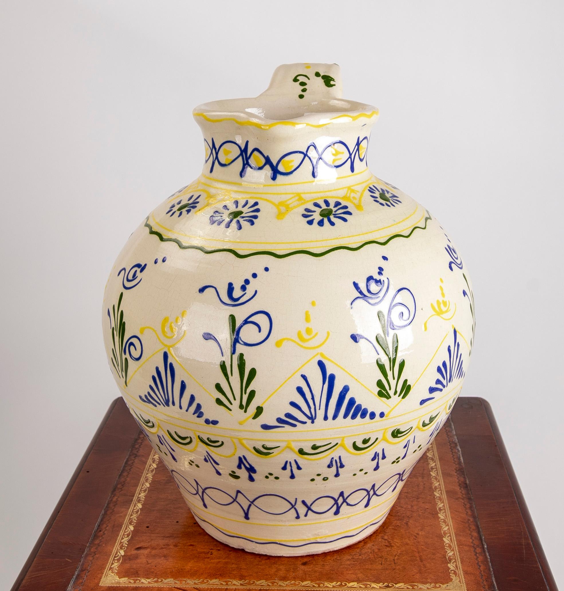 Spagnolo Brocca spagnola anni '80 in ceramica dipinta a mano con manico per vino in vendita