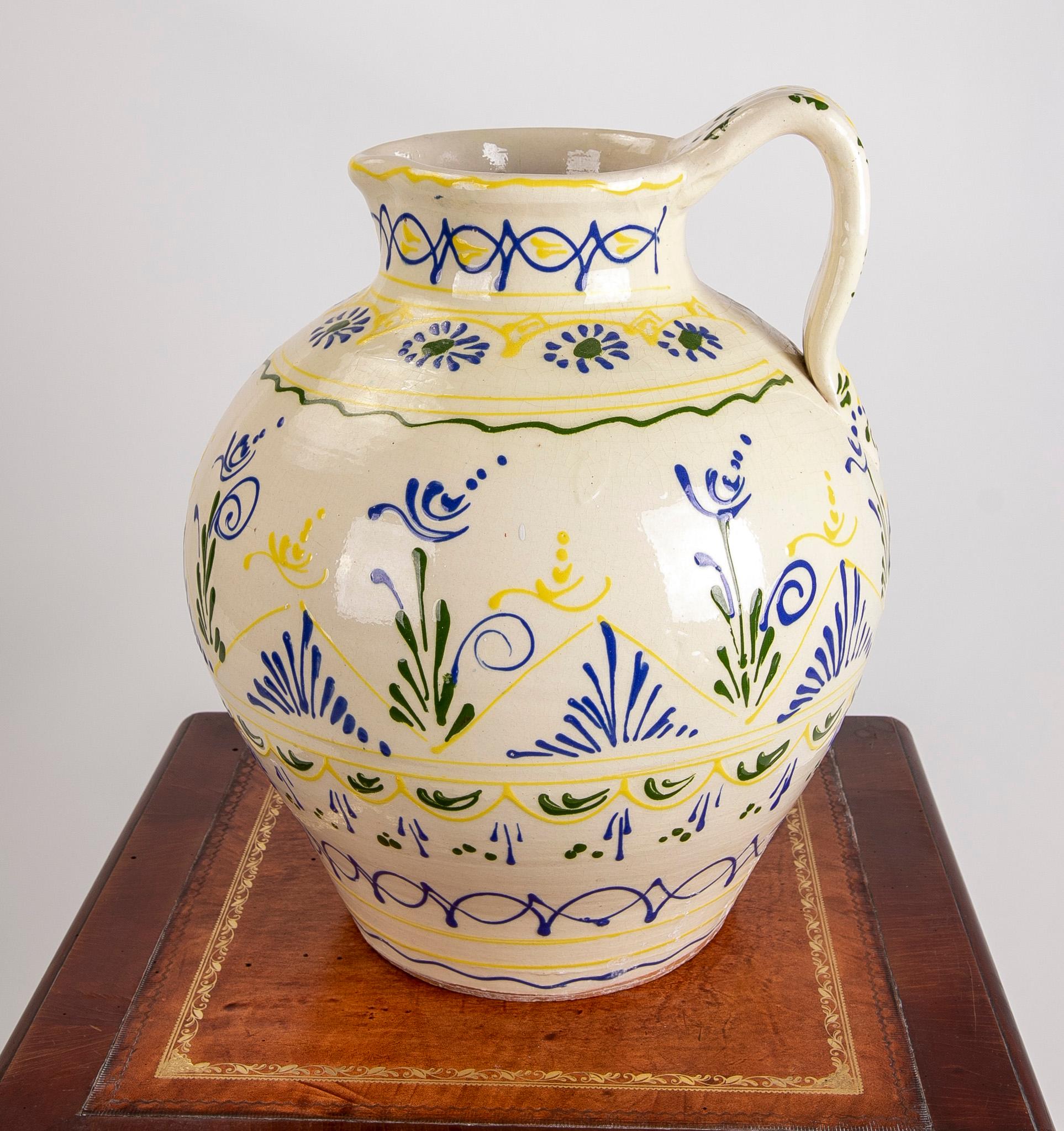 1980s Spanish Hand-Painted Ceramic Jug with Handle for Wine In Good Condition For Sale In Marbella, ES