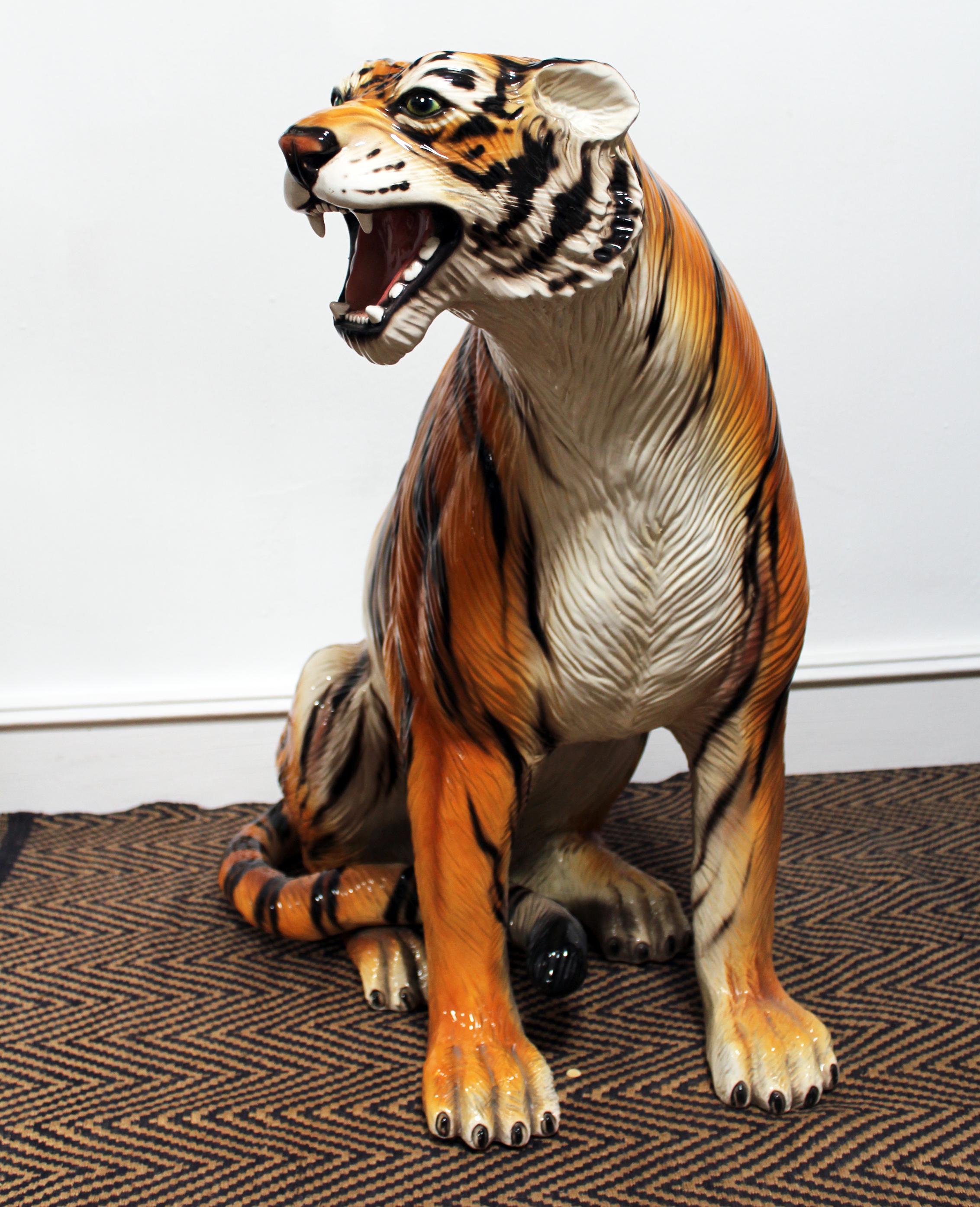 Espagnol Sculpture de tigre espagnol des années 1980 en céramique émaillée peinte à la main en vente