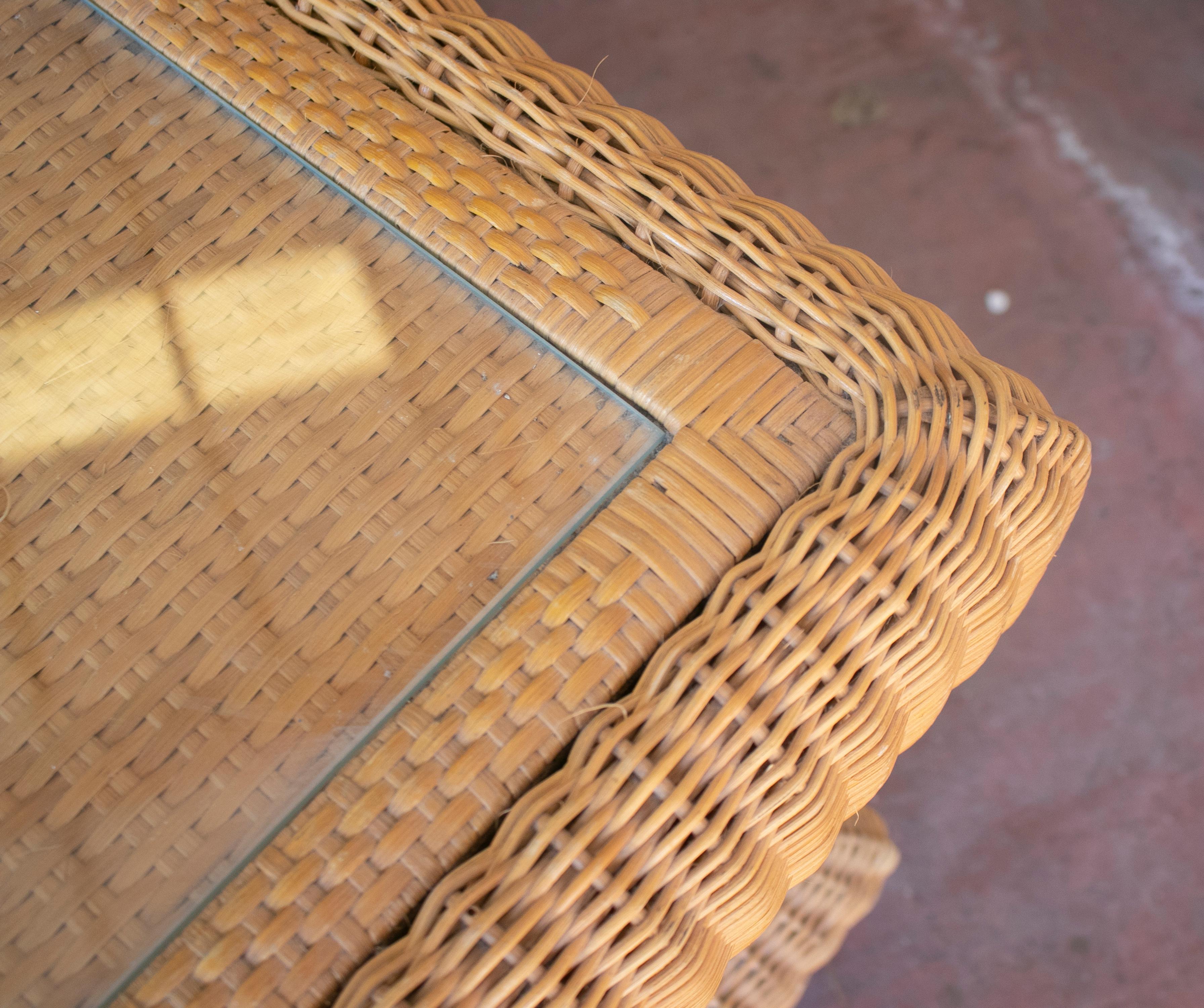 1980s Spanish Hand Woven Wicker Coffee Table w/ Glass Top For Sale 10