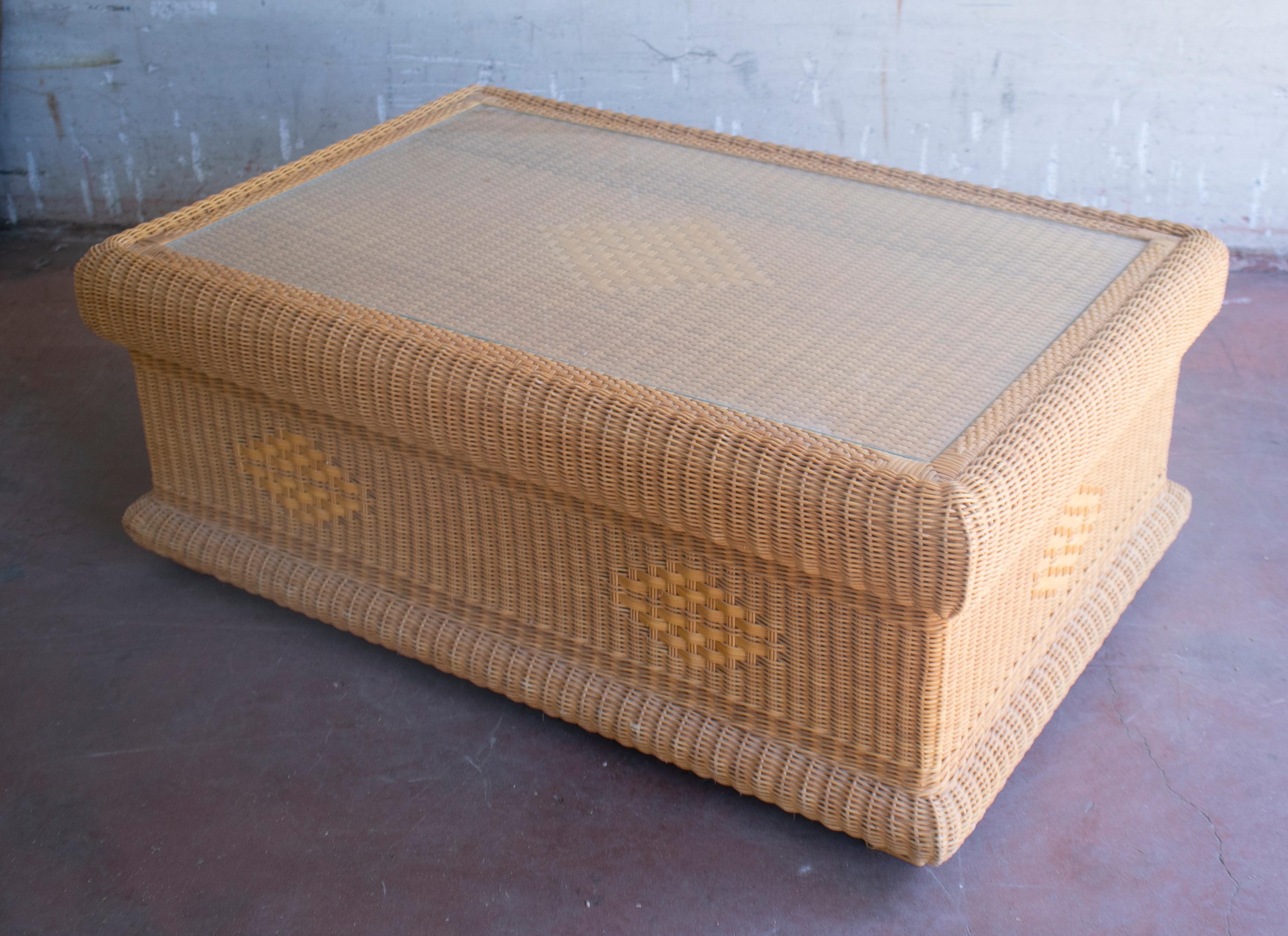 Late 20th Century 1980s Spanish Hand Woven Wicker Coffee Table w/ Glass Top For Sale