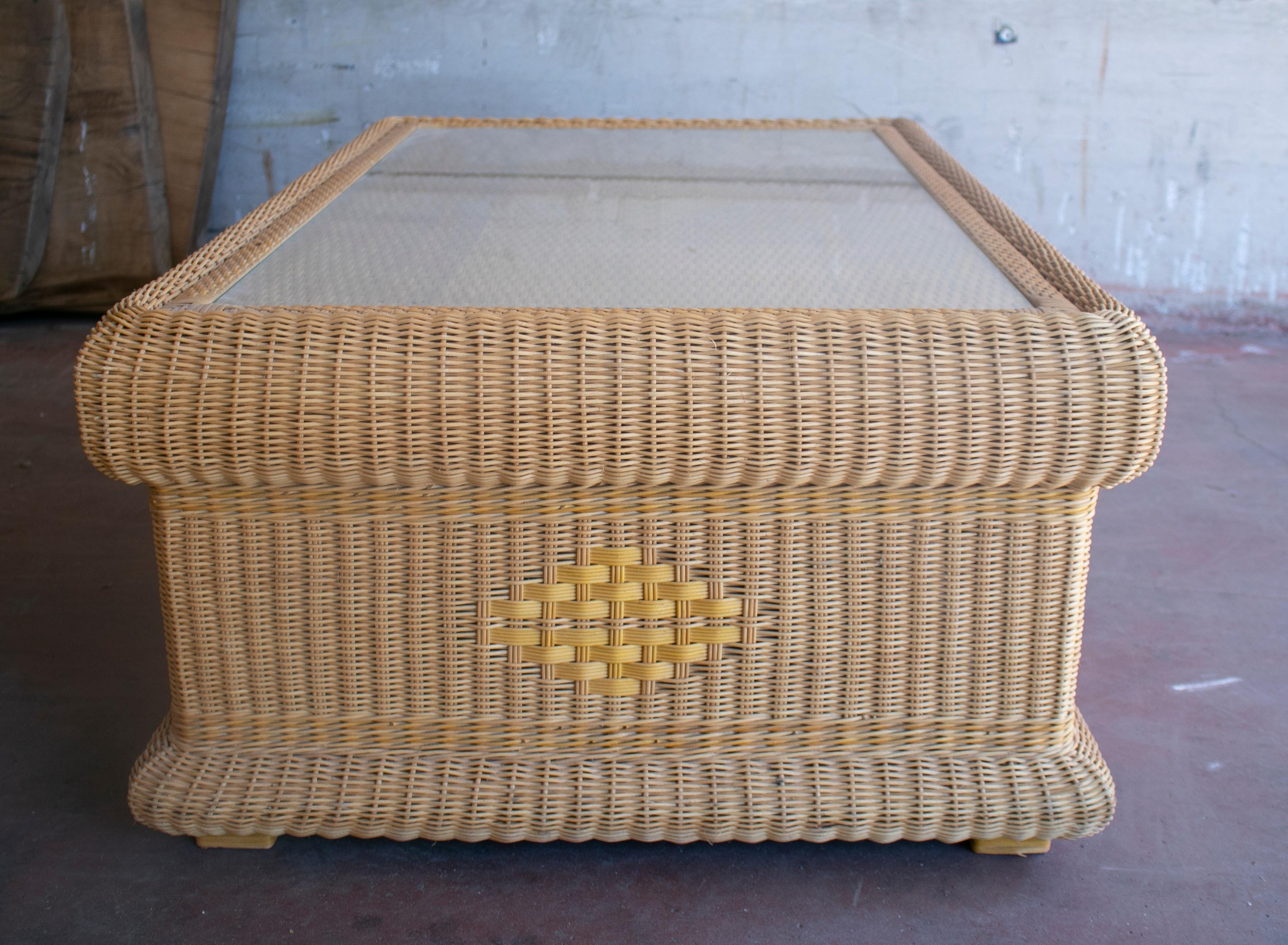 1980s Spanish Hand Woven Wicker Coffee Table w/ Glass Top For Sale 3