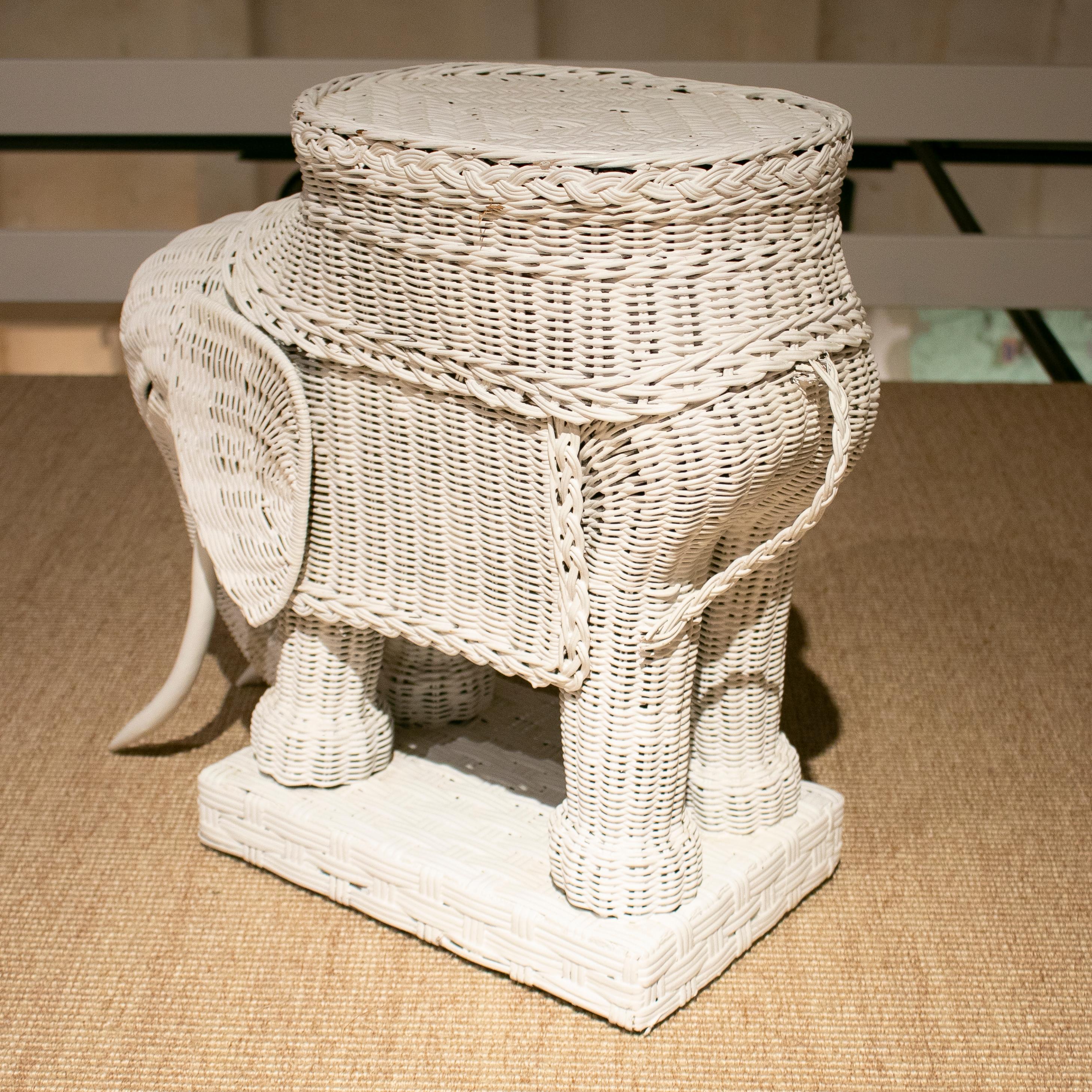 1980s Spanish Hand Woven Wicker Elephant Pedestal Table 1