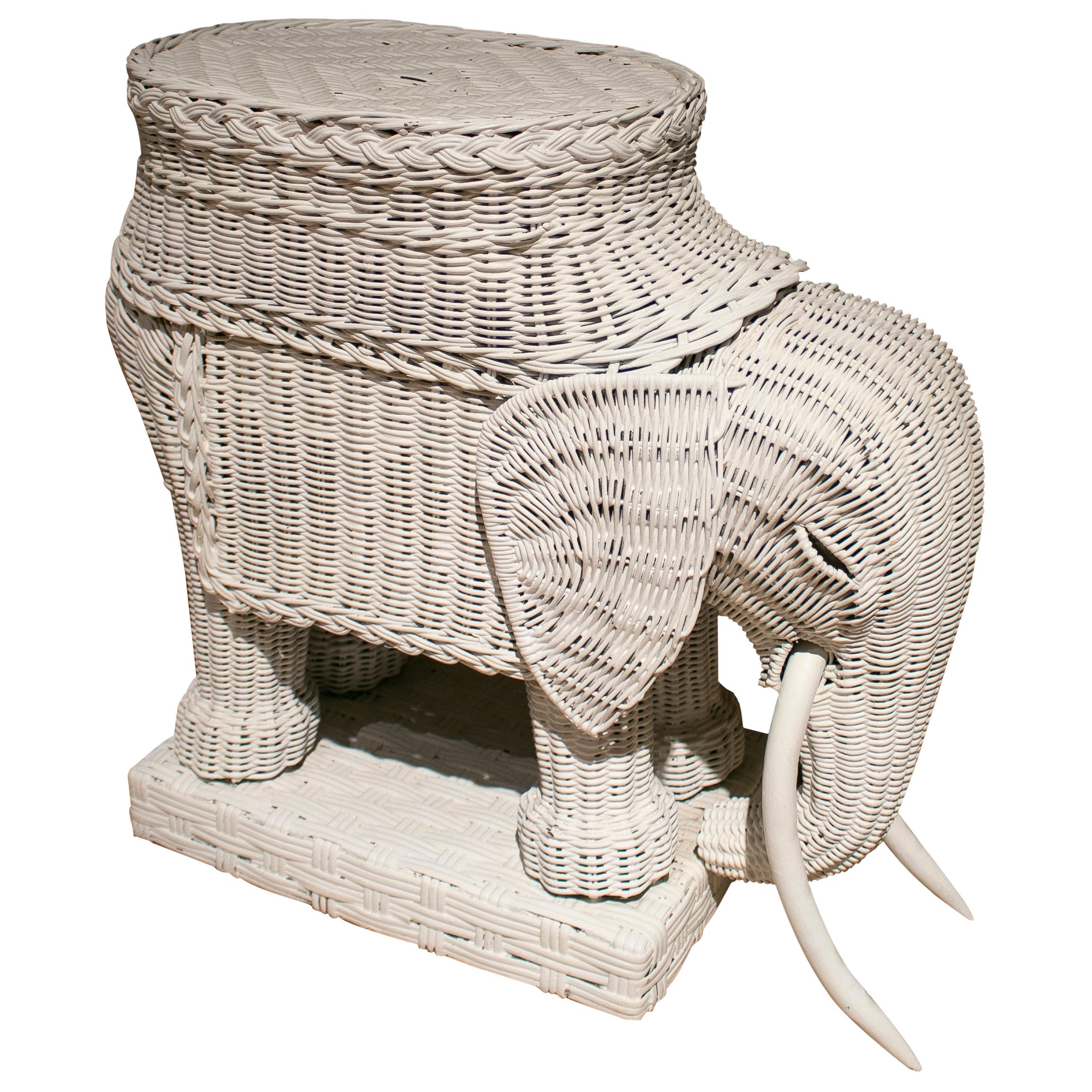1980s Spanish Hand Woven Wicker Elephant Pedestal Table