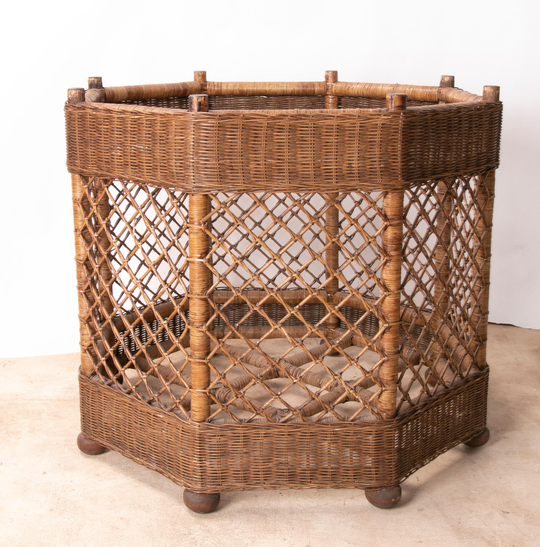 20th Century 1980s Spanish Handmade Bamboo and Wicker Side Table  For Sale