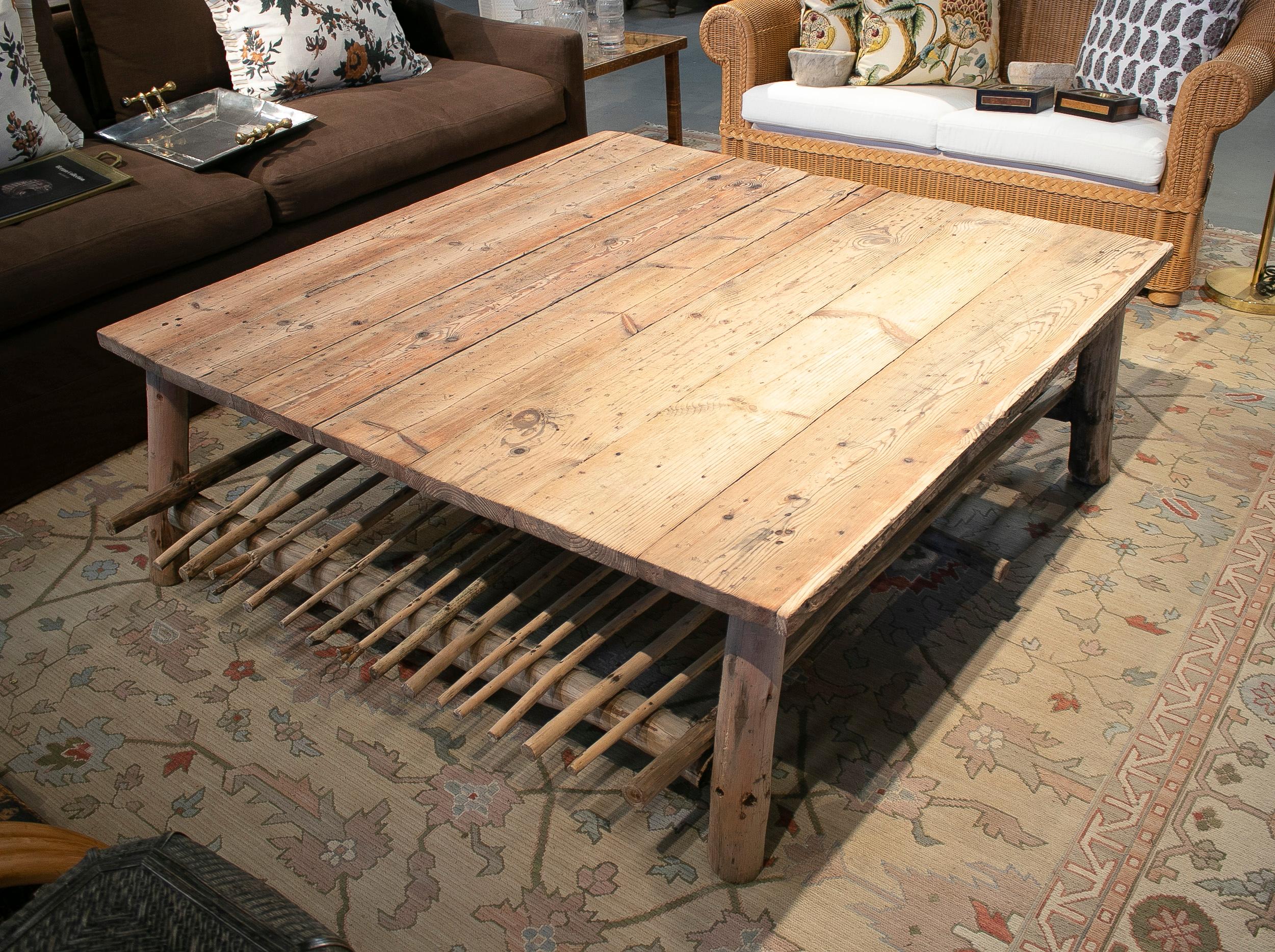 Fin du 20e siècle Table basse espagnole en bois faite à la main des années 1980 en vente