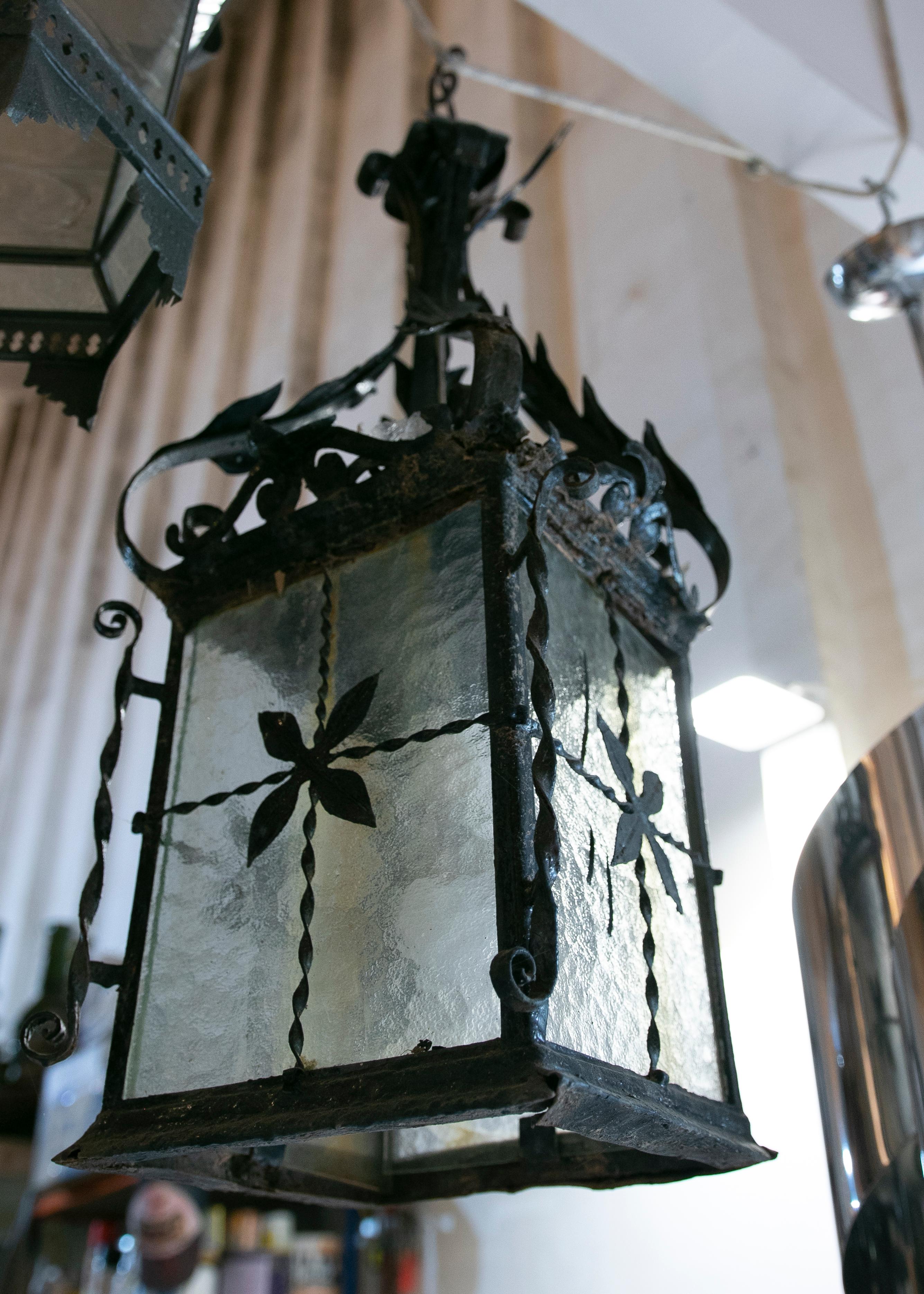 1980s Spanish Iron Lantern In Good Condition For Sale In Marbella, ES