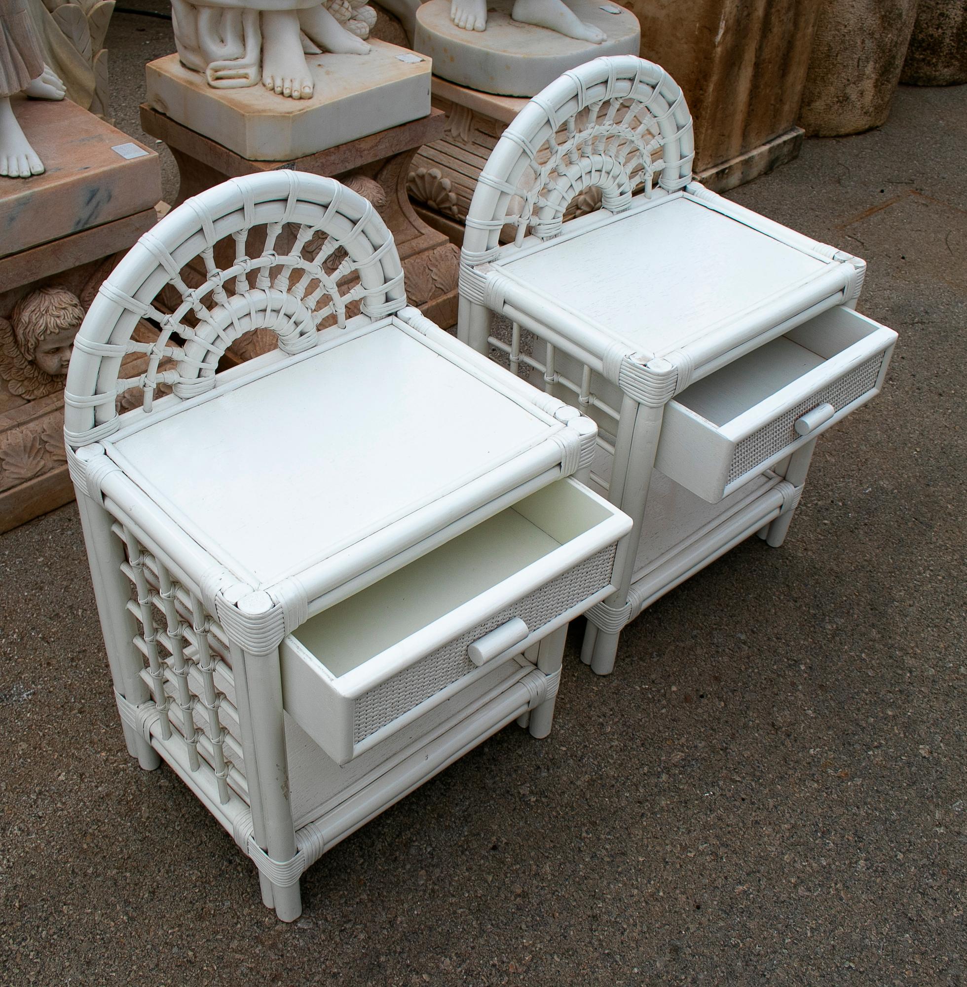 20th Century 1980s Spanish Pair of Bamboo and Wicker White Bedside Tables