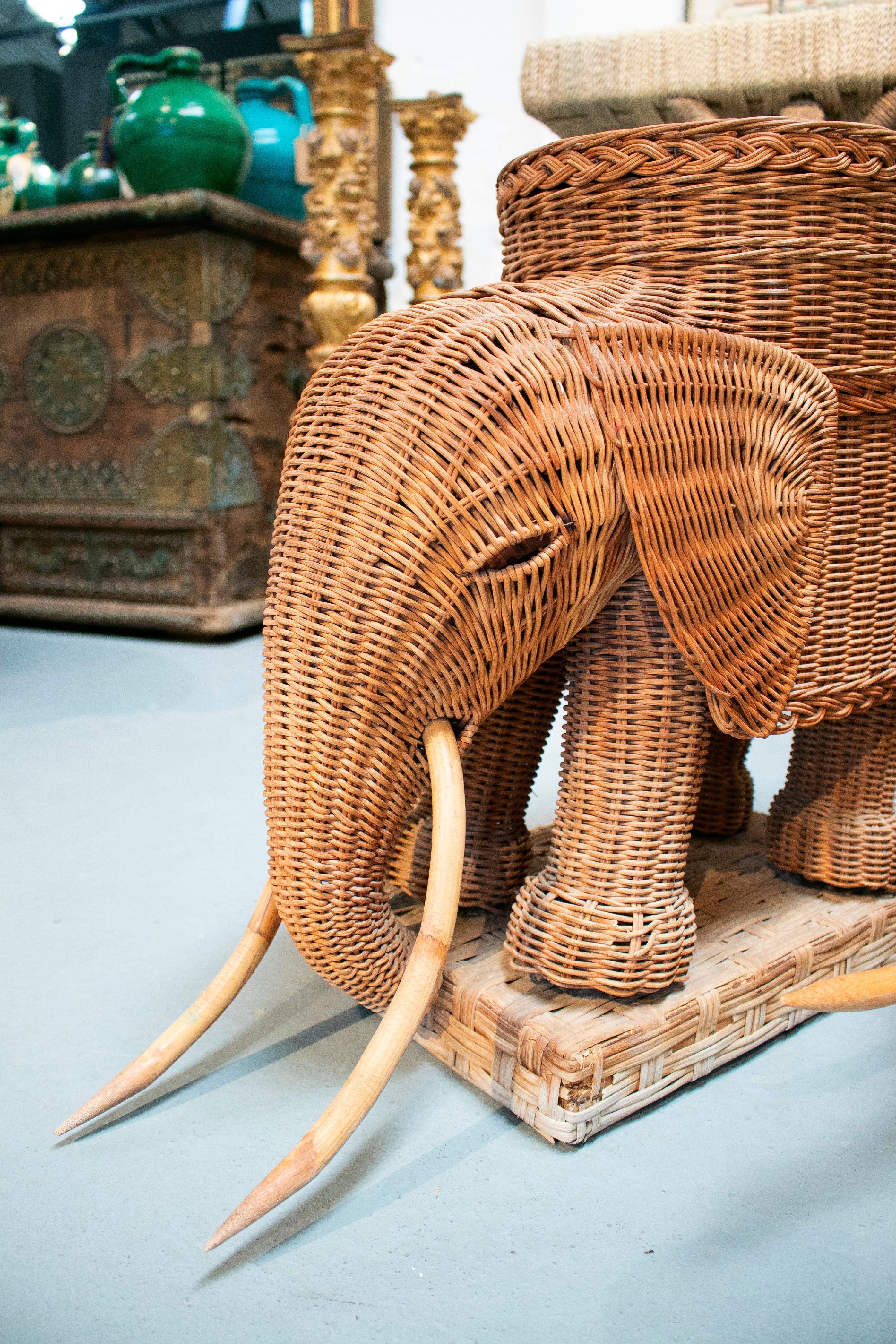 1980s Spanish Pair of Elephant Weaved Rattan Side Tables 4