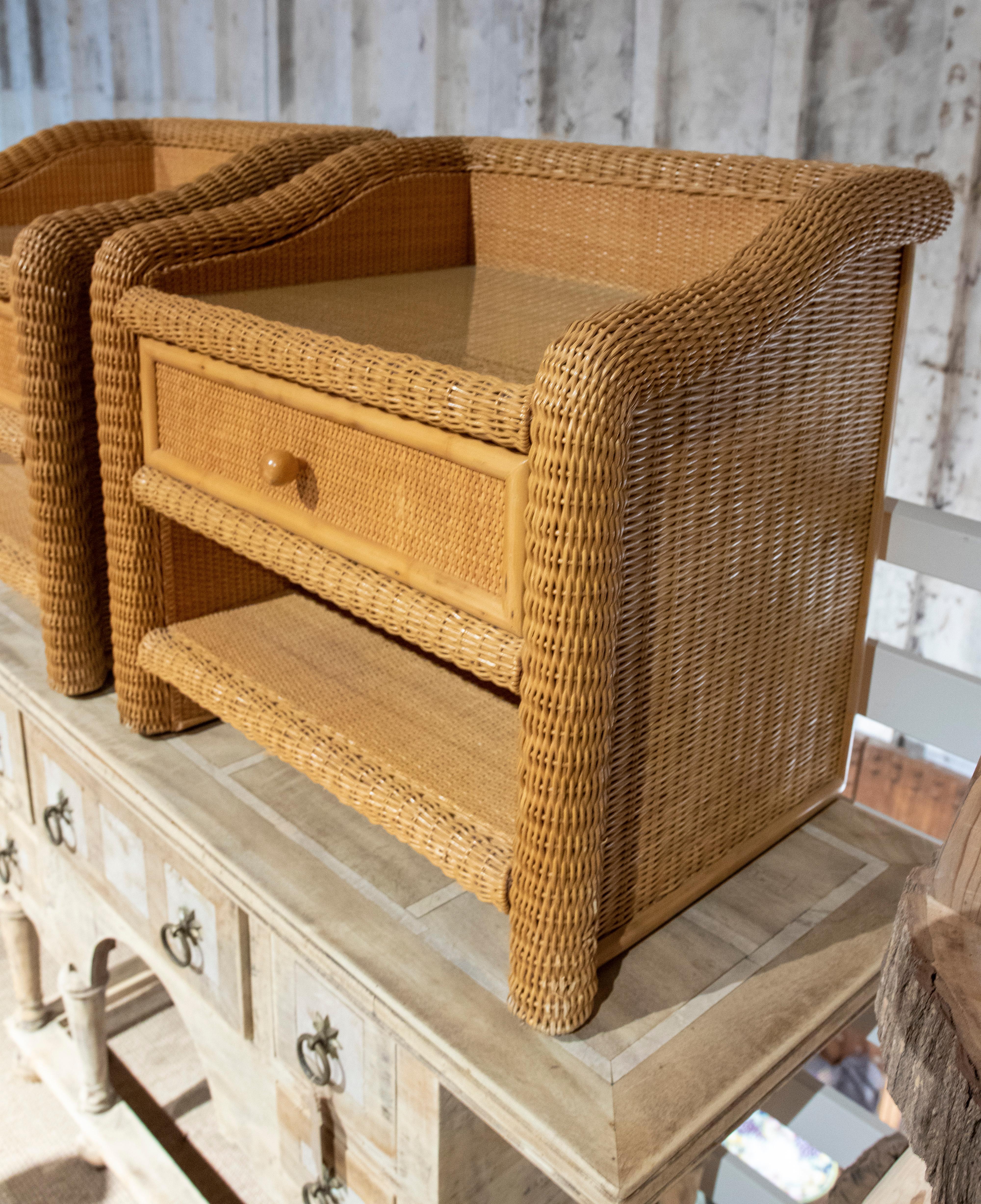 1980s Spanish Pair of Wicker Bedside Tables with Drawer For Sale 3